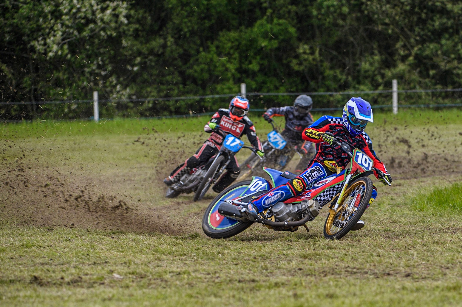 Cameron Taylor (101) leads Dan Handy (17) and Jack Roberts (474) in a heat in the 500cc Class during the Cheshire Grass Track Three Trophies meeting at High Legh, Cheshire on Sunday 14th May 2023. (Photo: Ian Charles | MI News)
