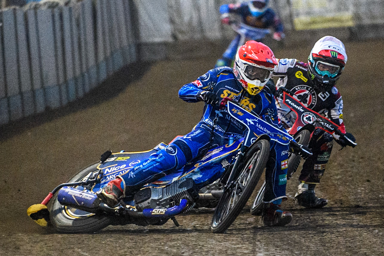 Robert Lambert (Red) leads  Dan Bewley (White) during the Sports Insure Premiership match between King's Lynn Stars and Belle Vue Aces at the Adrian Flux Arena, King's Lynn on Thursday 24th August 2023. (Photo: Ian Charles | MI News)