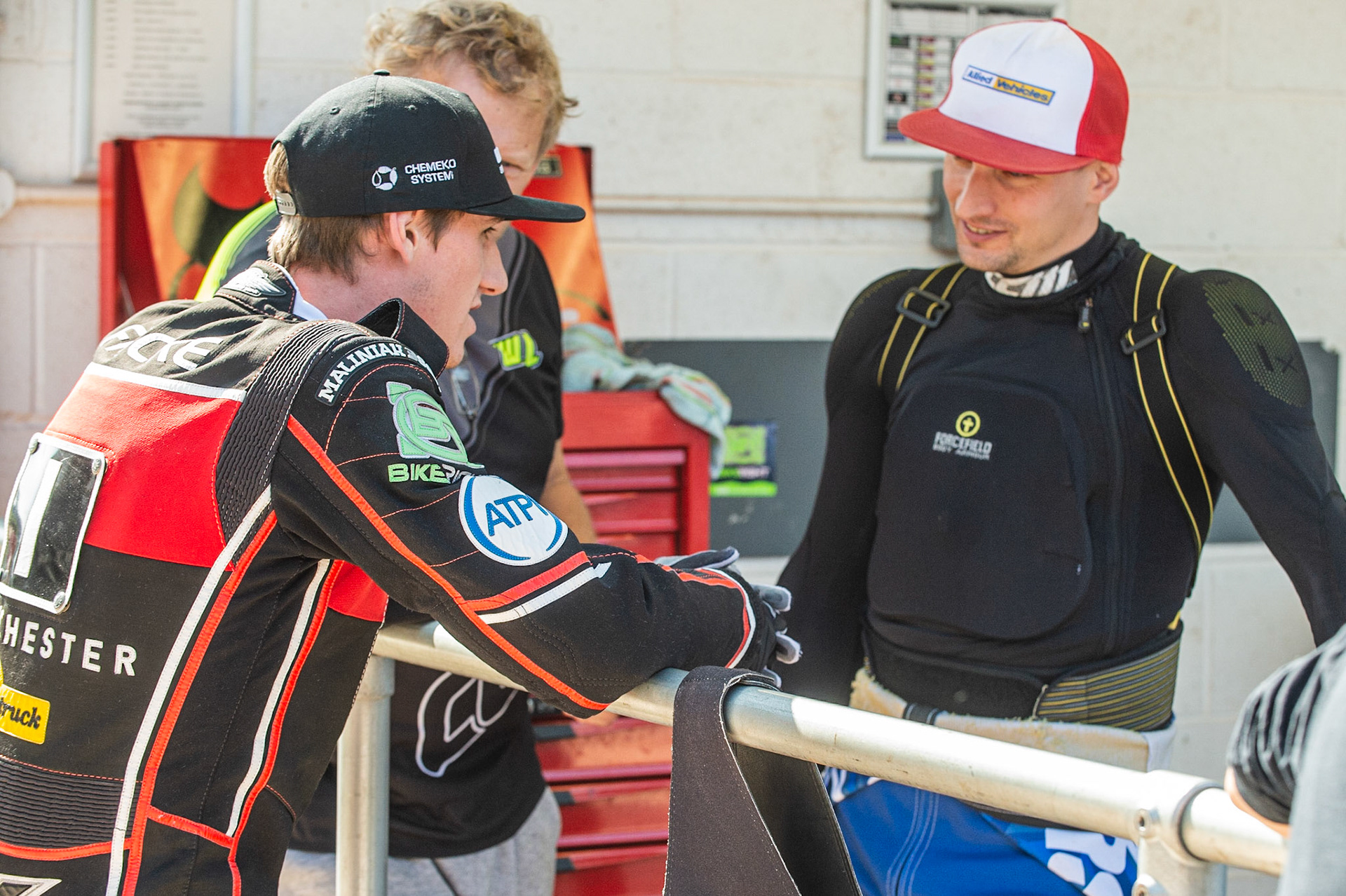 Photo: Ian Charles

Max Fricke  (left) chats with Craig Cook 

Belle Vue Aces v Kings Lynn Stars, British Speedway Premiership, Belle Vue National Speedway Stadium, Manchester, Monday 26  August  2019