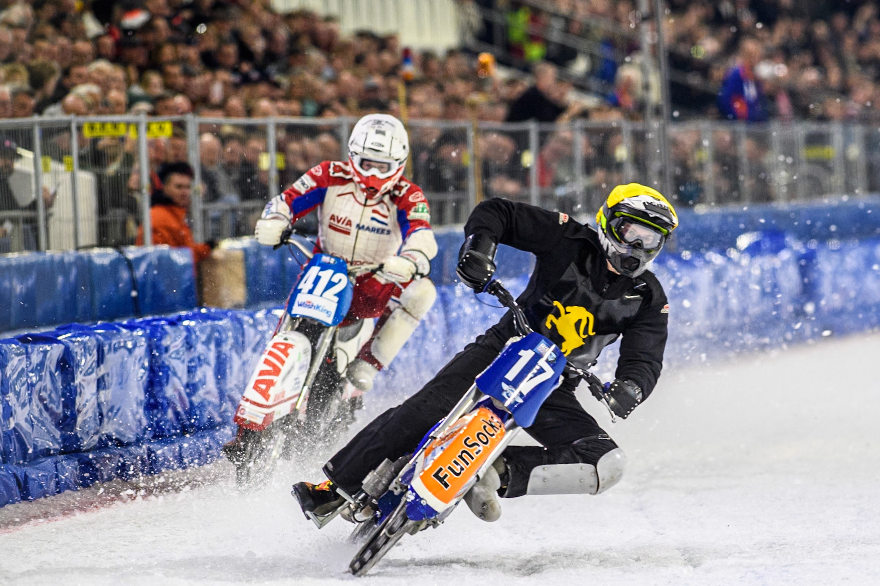 Leon Kramer of The Netherlands in Yellow leading Niek Schaap of The Netherlands in White during the Roelof Thijs Bokaal, Ice Rink Thialf, Heerenveen, Netherlands on Friday 4th April 2025. (Photo: Ian Charles | MI News)