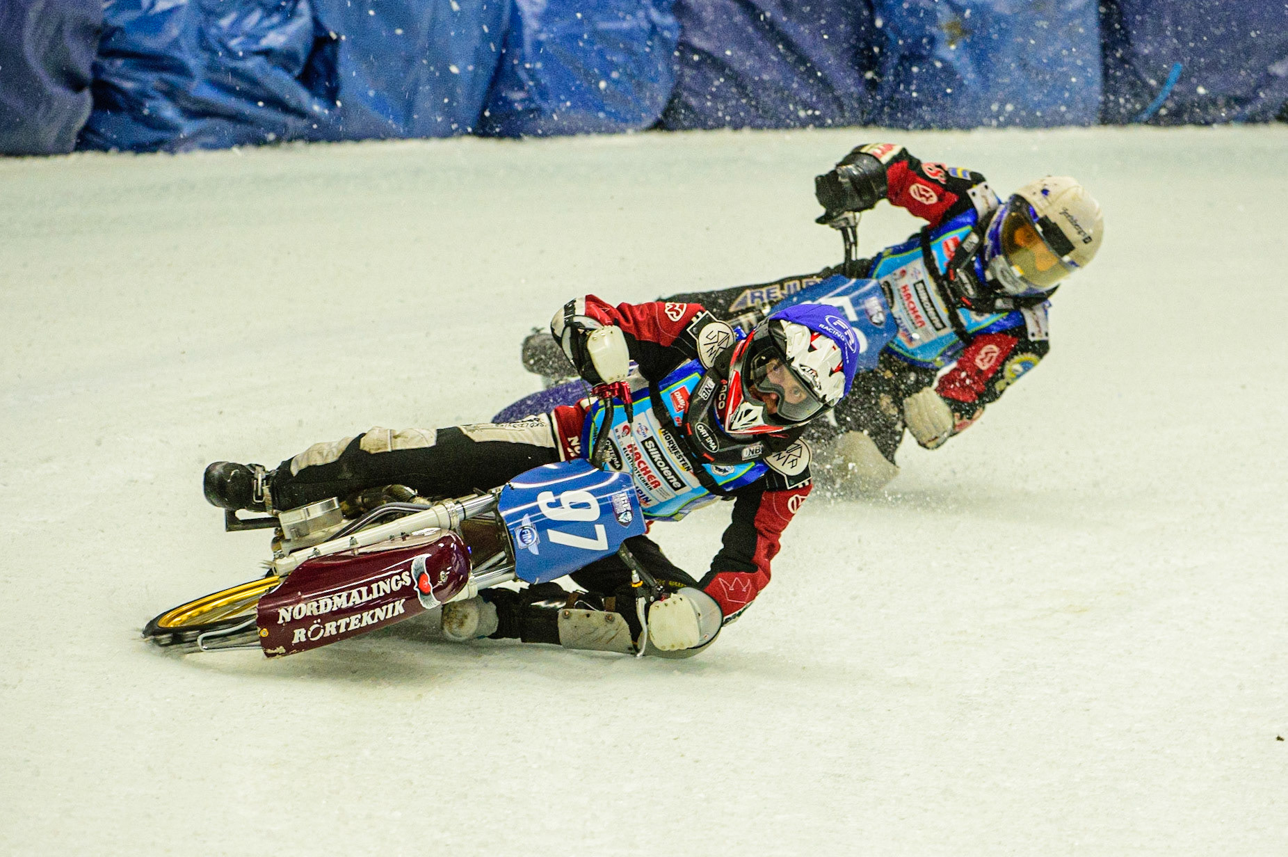 Ove Ledström (Blue) leads Stefan Svensson (White) during the Race of Legends at the Max-Aicher-Arena, Inzell on Friday 17th March 2023. (Photo: Ian Charles | MI News)