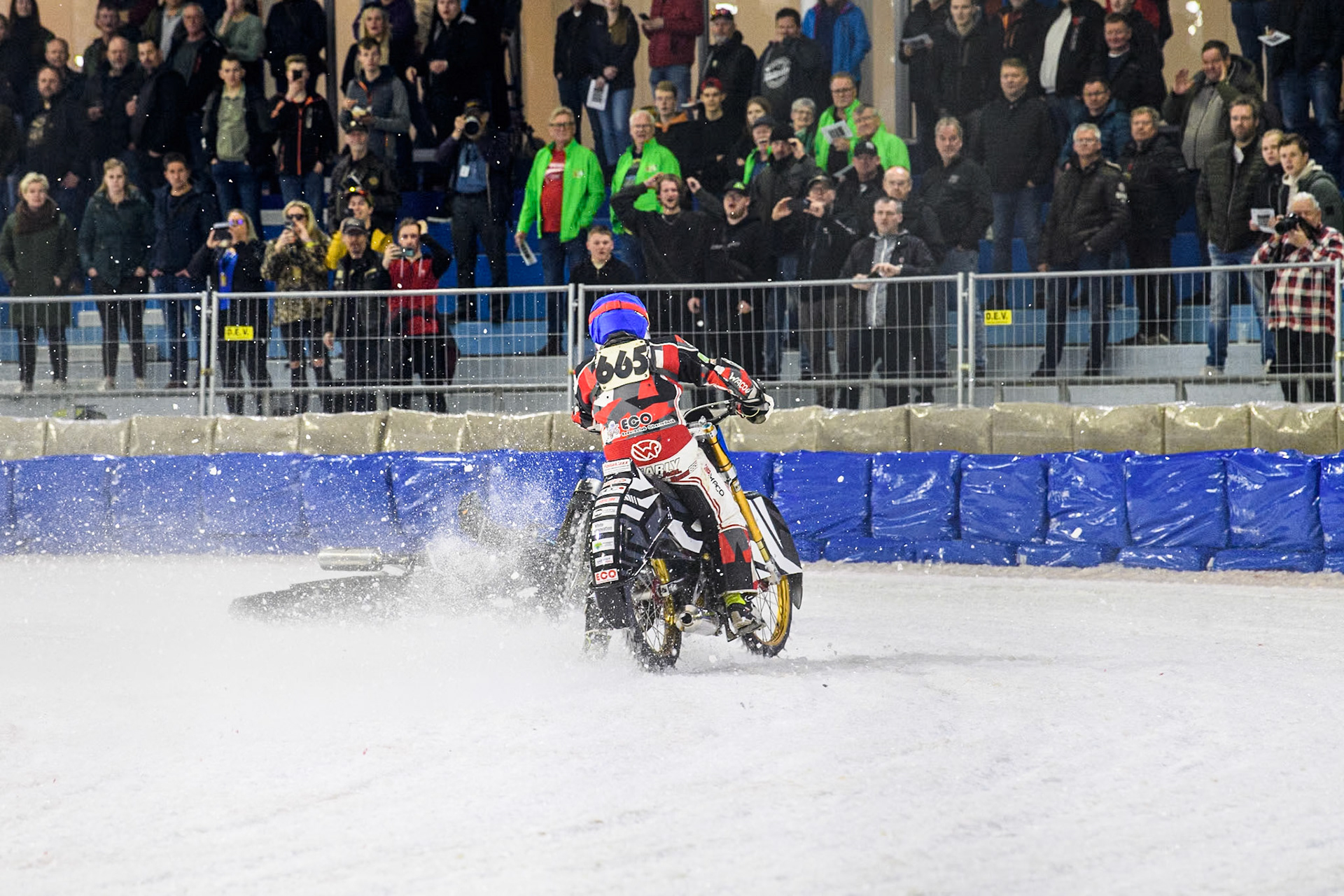 Finland's Aki Ala-Riihimäki (66) in White spins off leaving Austria's Charly Ebner (665) in Blue with nowhere to go during the FIM Ice Speedway Gladiators World Championship Final 4 at Ice Rink Thialf, Heerenveen on Sunday 7th April 2024. (Photo: Ian Charles | MI News)
