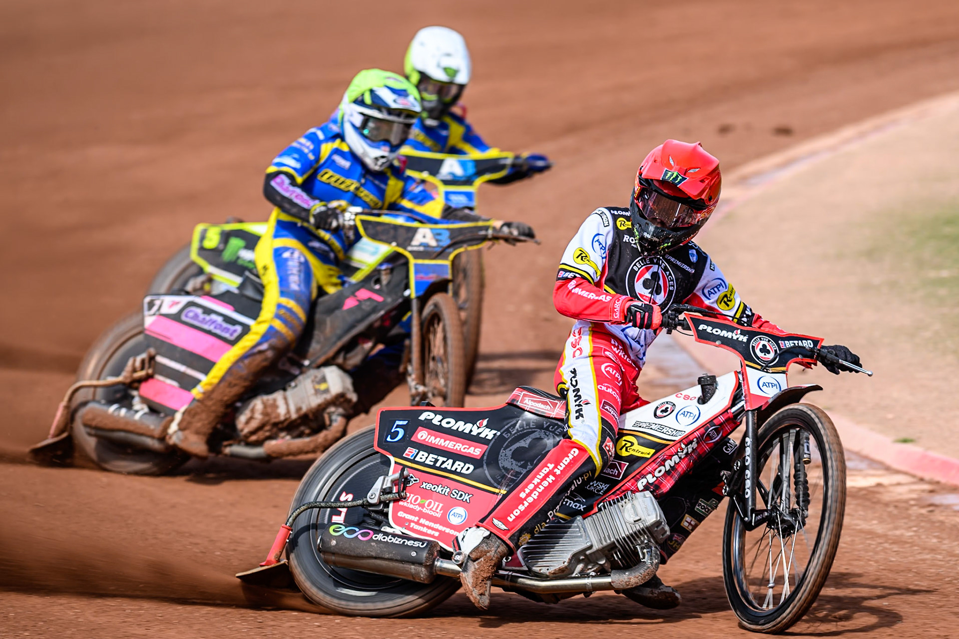 Dan Bewley of Belle Vue Aces  in Red leading Leon Flint of Sheffield Tigers  in Yellow and Chris Holder of Sheffield Tigers  in White during the Rowe Motor Oil Premiership match between Belle Vue Aces and Sheffield Tigers at the National Speedway Stadium, Manchester on Monday 25th August 2025. (Photo: Ian Charles | MI News)