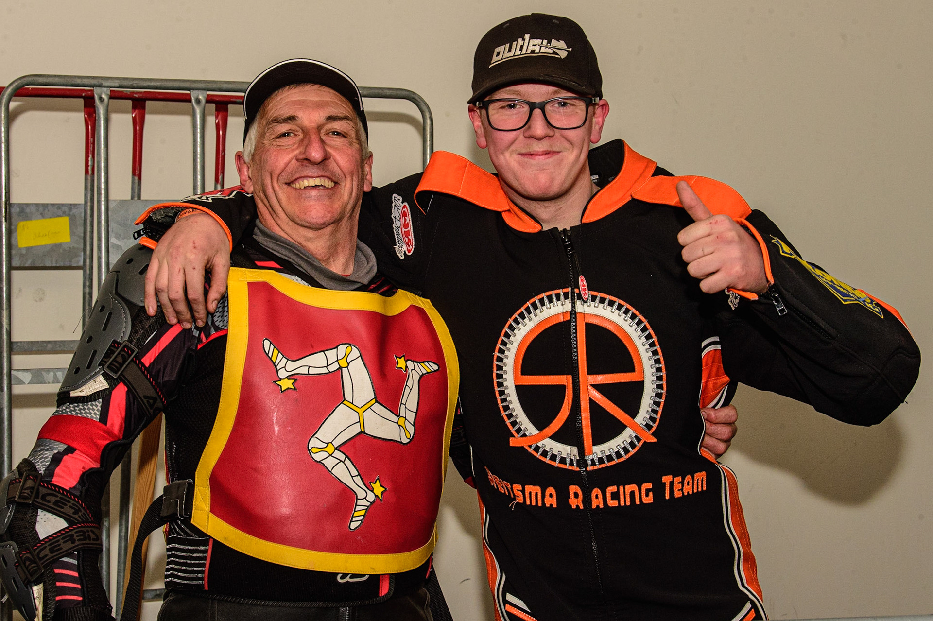 HEERENVEEN, NL. APR 1.  Tim Dixon (left) with Sebastian Reitsma during the ROLOEF THIJS BOKAAL  at Ice Rink Thialf, Heerenveen on Friday 1st April 2022. (Credit: Ian Charles | MI News)