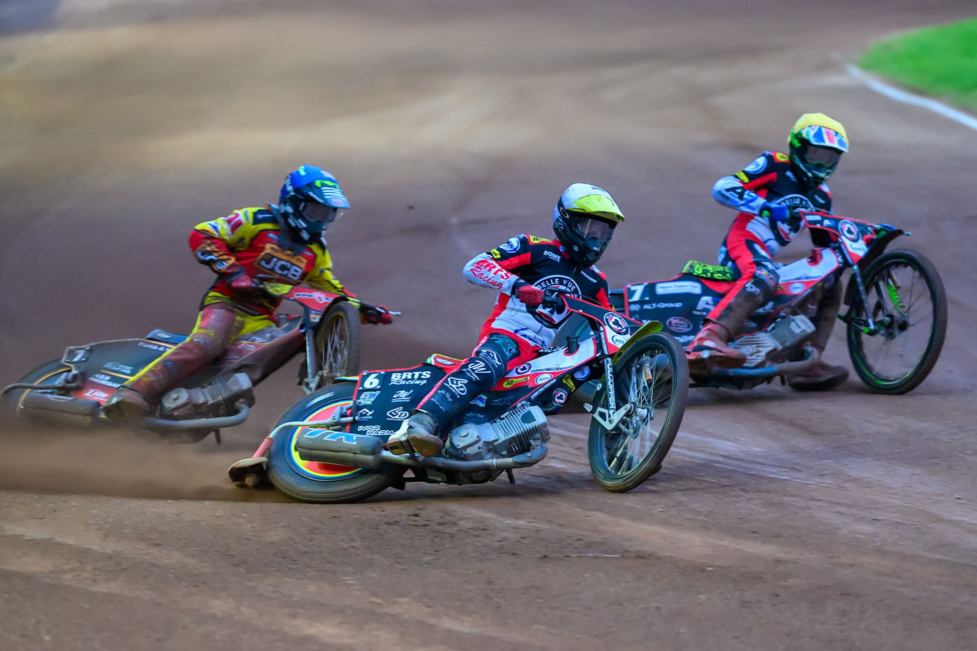 Tate Zischke of Belle Vue Aces  in White leading Will Cairns of Belle Vue Aces  in Yellow  and Joe Thompson of Leicester Lions in Blue during the Rowe Motor Oil Premiership match between Leicester Lions and Belle Vue Aces at the Hydroscan Arena, Leicester on Monday 7th September 2026. (Photo: Ian Charles | MI News)
