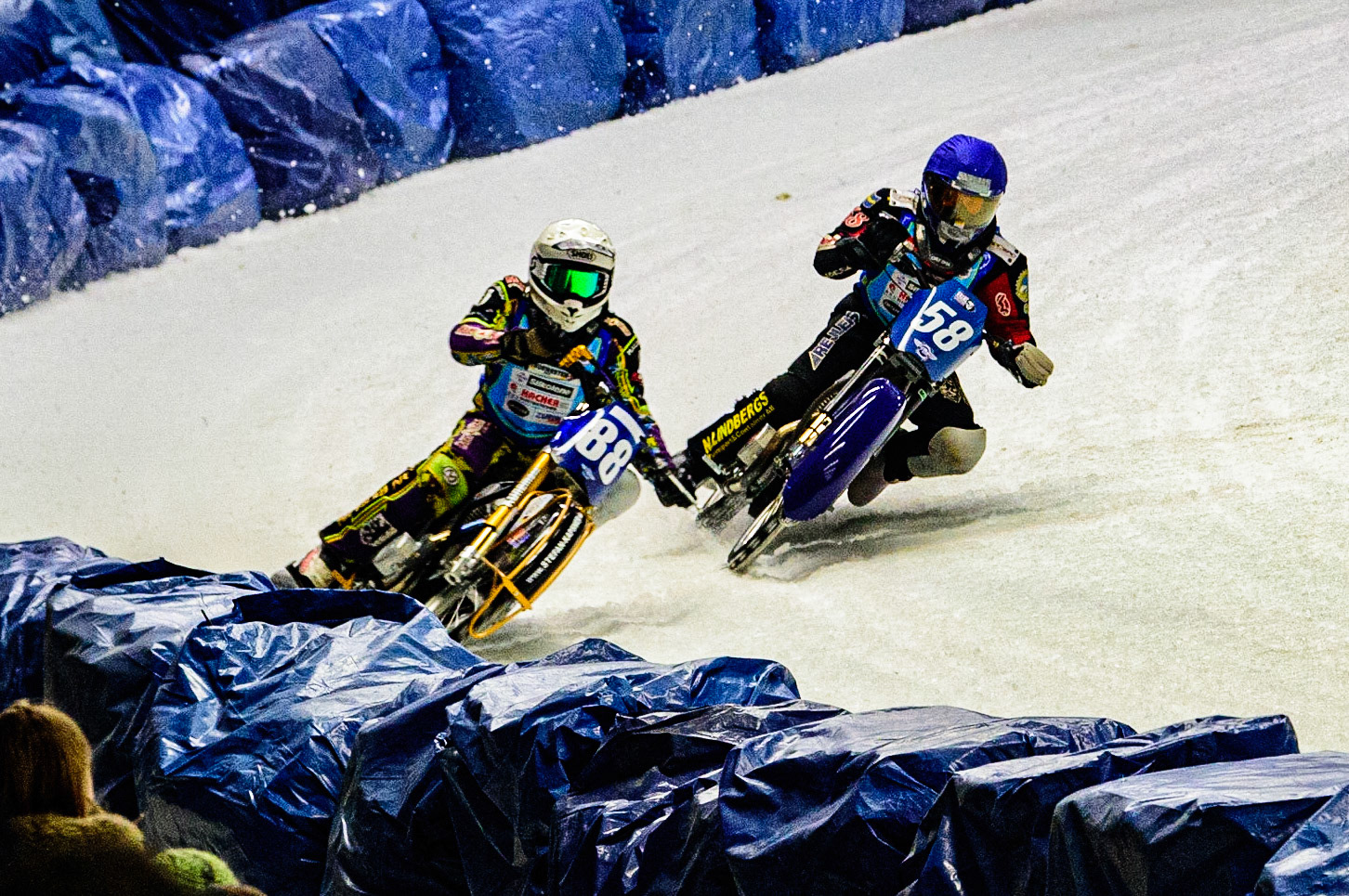 Stefan Svensson (Blue) chases Max Niedermaier (White) during the Race of Legends at the Max-Aicher-Arena, Inzell on Friday 17th March 2023. (Photo: Ian Charles | MI News)