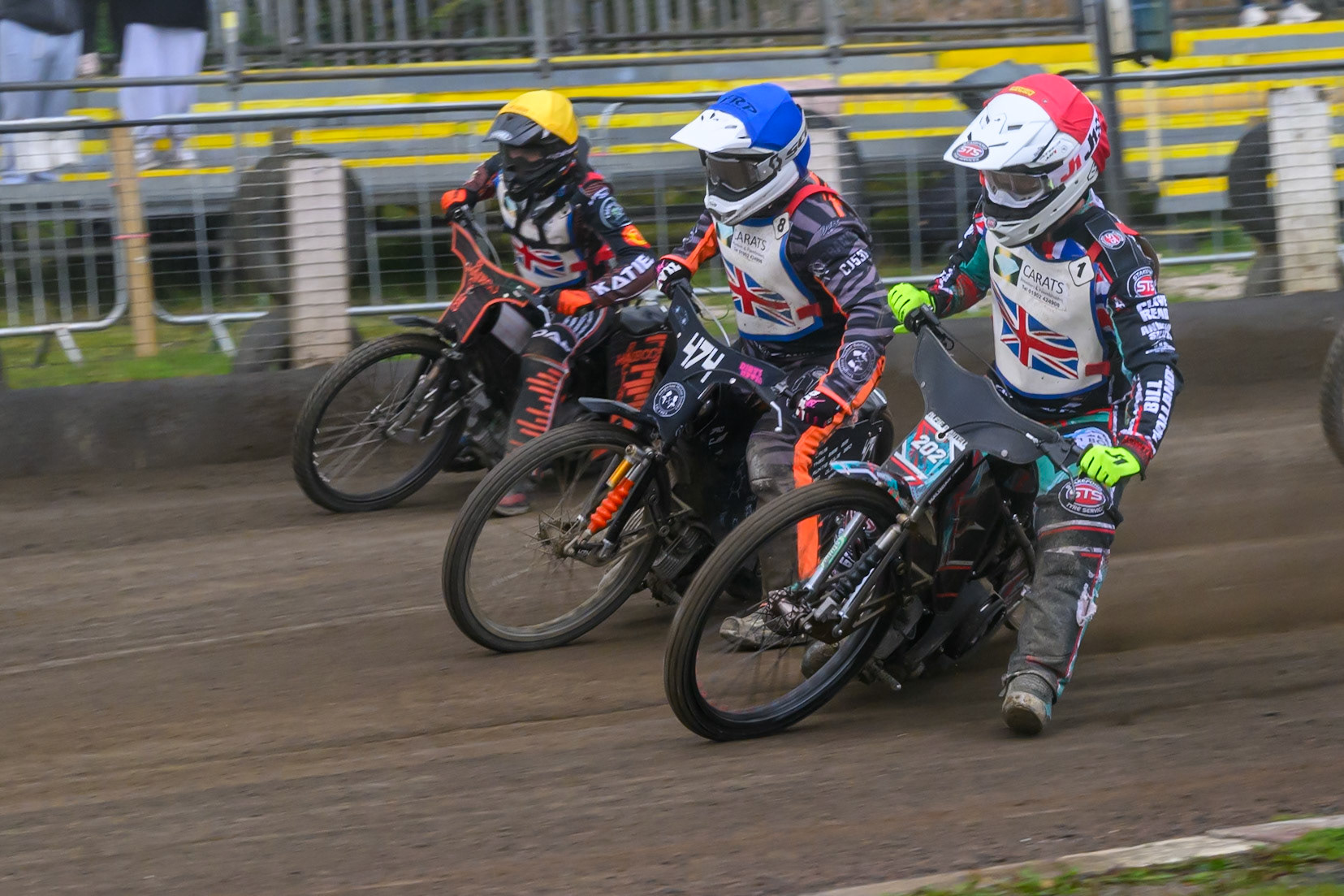 SEMI FINAL 2: Bailey Fellows in Yellow on the outside of Jack Roberts in Blue  and Alfie Bowtell in Red during the Derbyshire Open at Hi-Edge Speedway, Buxton on Sunday 27th September 2026. (Photo: Ian Charles | MI News)