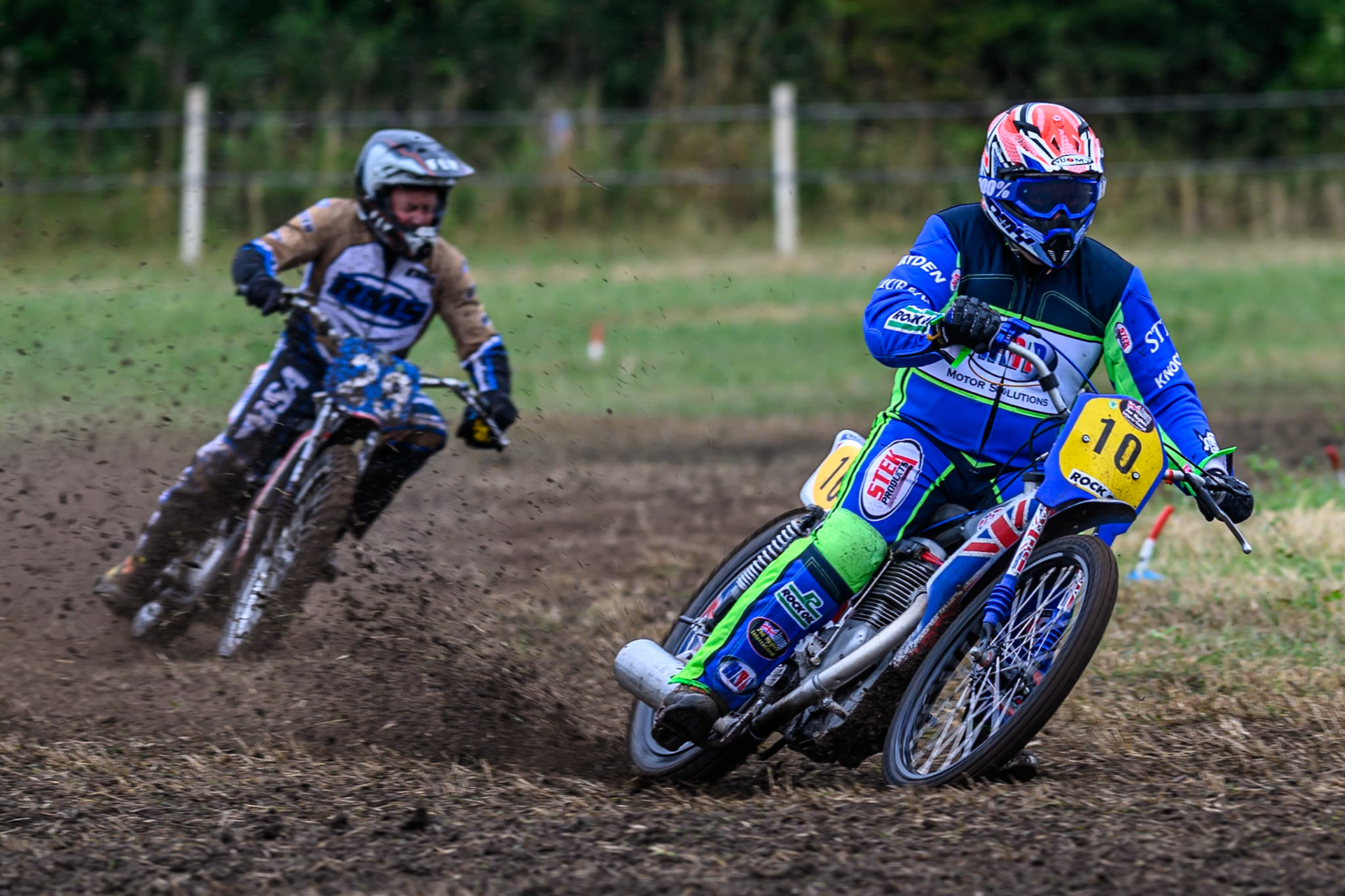 Neil Perrone (10) leading in the Pre 75 class during the ACU Northern Grass Track Riders Championship at Cheshire Grass Track Club, Frog Lane, Knutsford, Cheshire on Sunday 20th July 2025. (Photo: Ian Charles | MI News)