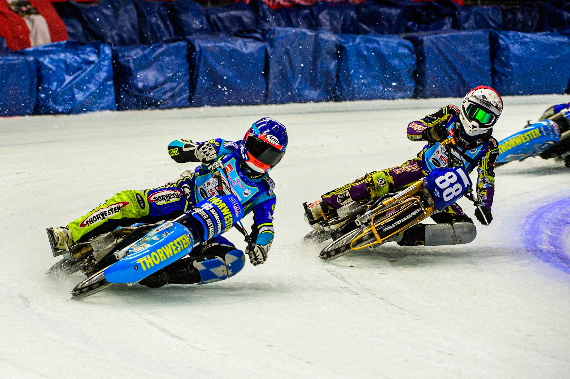 Günther Bauer (Blue) leads Max Niedermaier (Red) during the Race of Legends at the Max-Aicher-Arena, Inzell on Friday 17th March 2023. (Photo: Ian Charles | MI News)