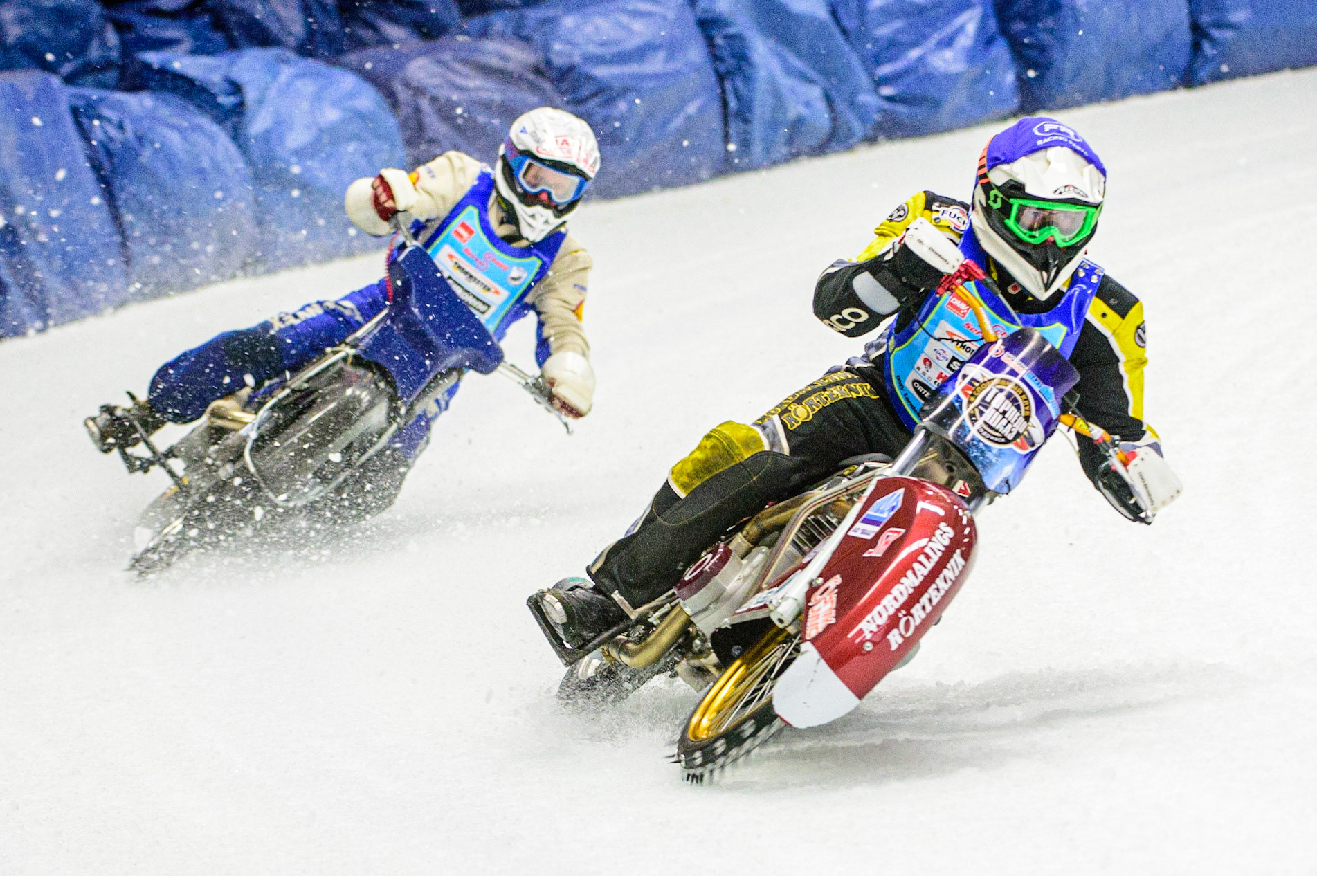 Ulf Ledström (Blue) leads Jarno Hirvasoja (White) during the Race of Legends at the Max-Aicher-Arena, Inzell on Friday 17th March 2023. (Photo: Ian Charles | MI News)