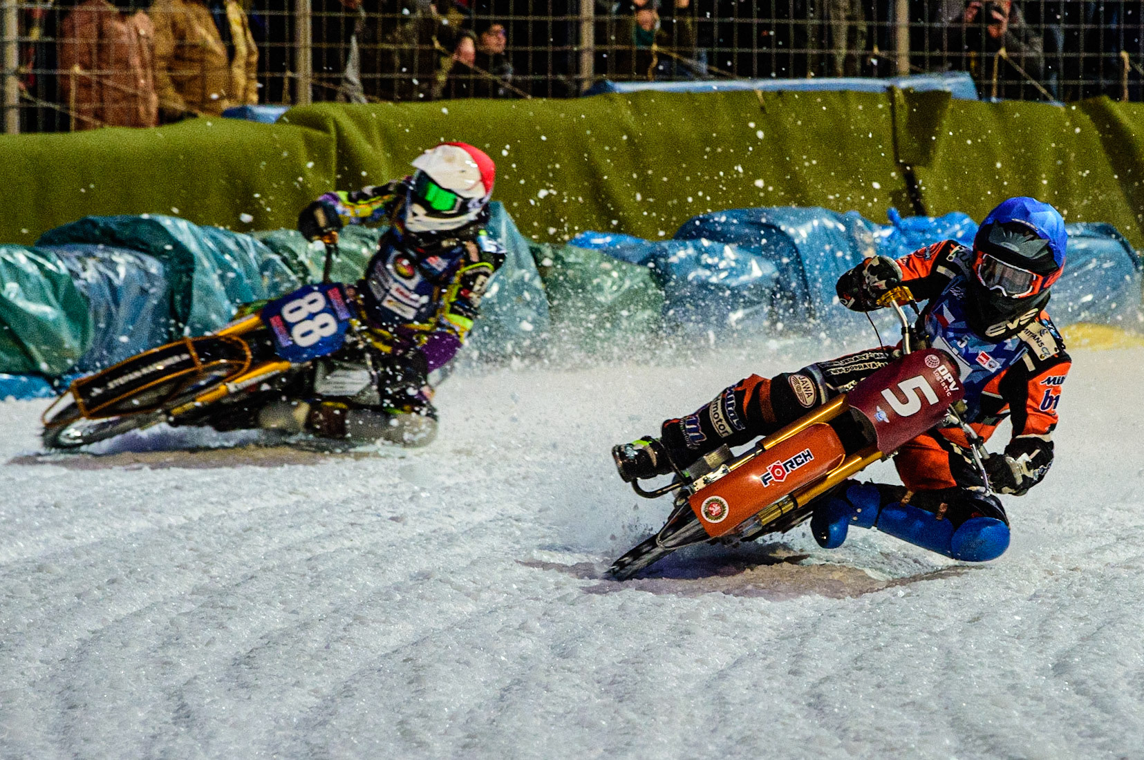 Lukas Hutla (Blue) inside Max Neidermaier (Red) during the German Individual Ice Speedway Championship at Horst-Dohm-Eisstadion, Berlin on Friday 3rd March 2023. (Photo: Ian Charles | MI News)
