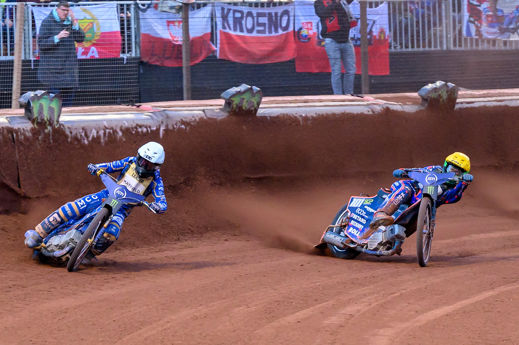 Bartosz Zmarzlik (95) of Poland in White leading Brady Kurtz (101) of Australia in Yellow during the ATPI  FIM Speedway GP of Manchester at the National Speedway Stadium, Manchester on Saturday 6th June 2026. (Photo: Ian Charles | MI News)