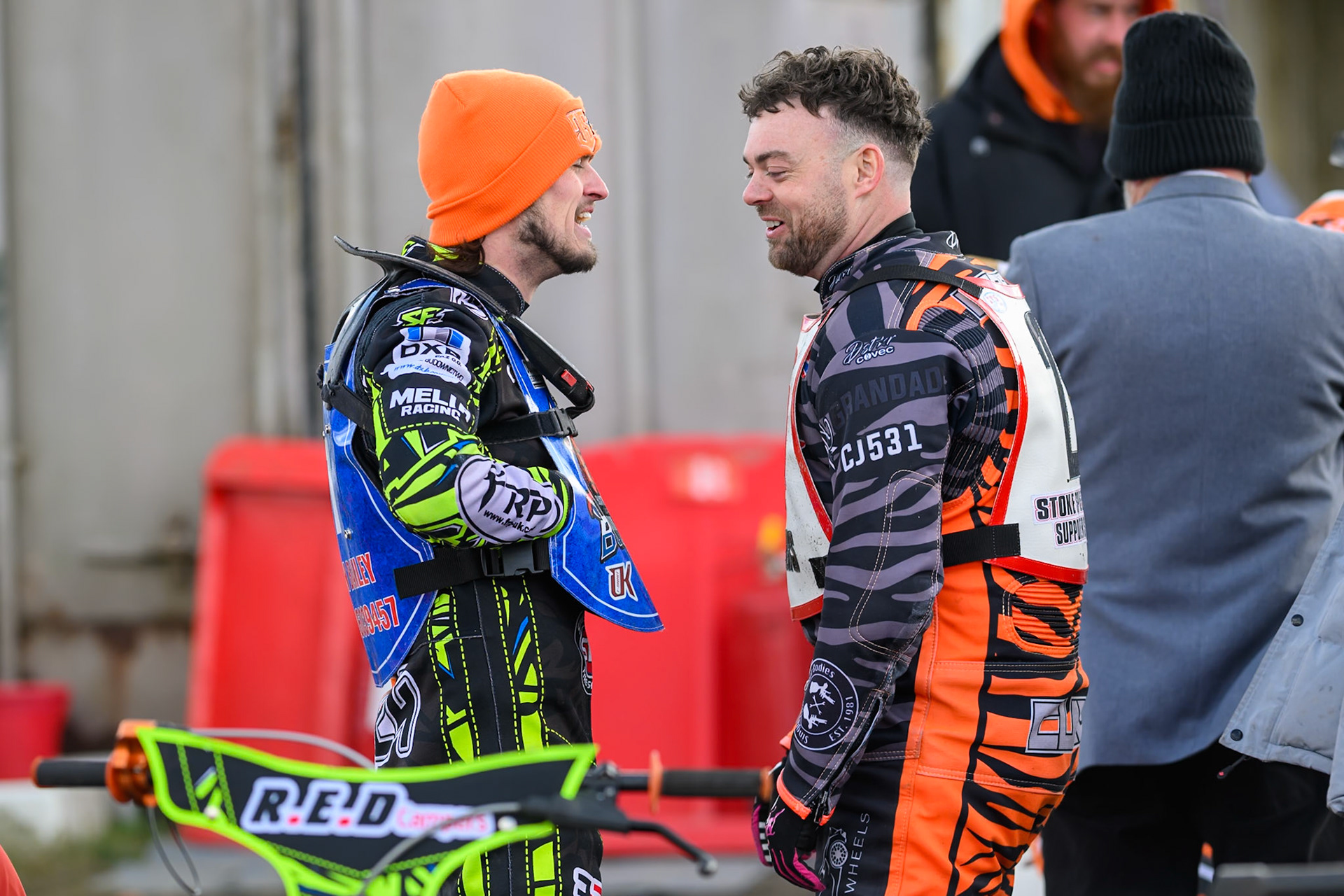 Jack Smith of Buxton Bulls  (Left) chats with Jack Roberts of 'The Potters'  during the Regina Chains Fours at Buxton Speedway, Buxton on Sunday 5th April 2026. (Photo: Ian Charles | MI News)