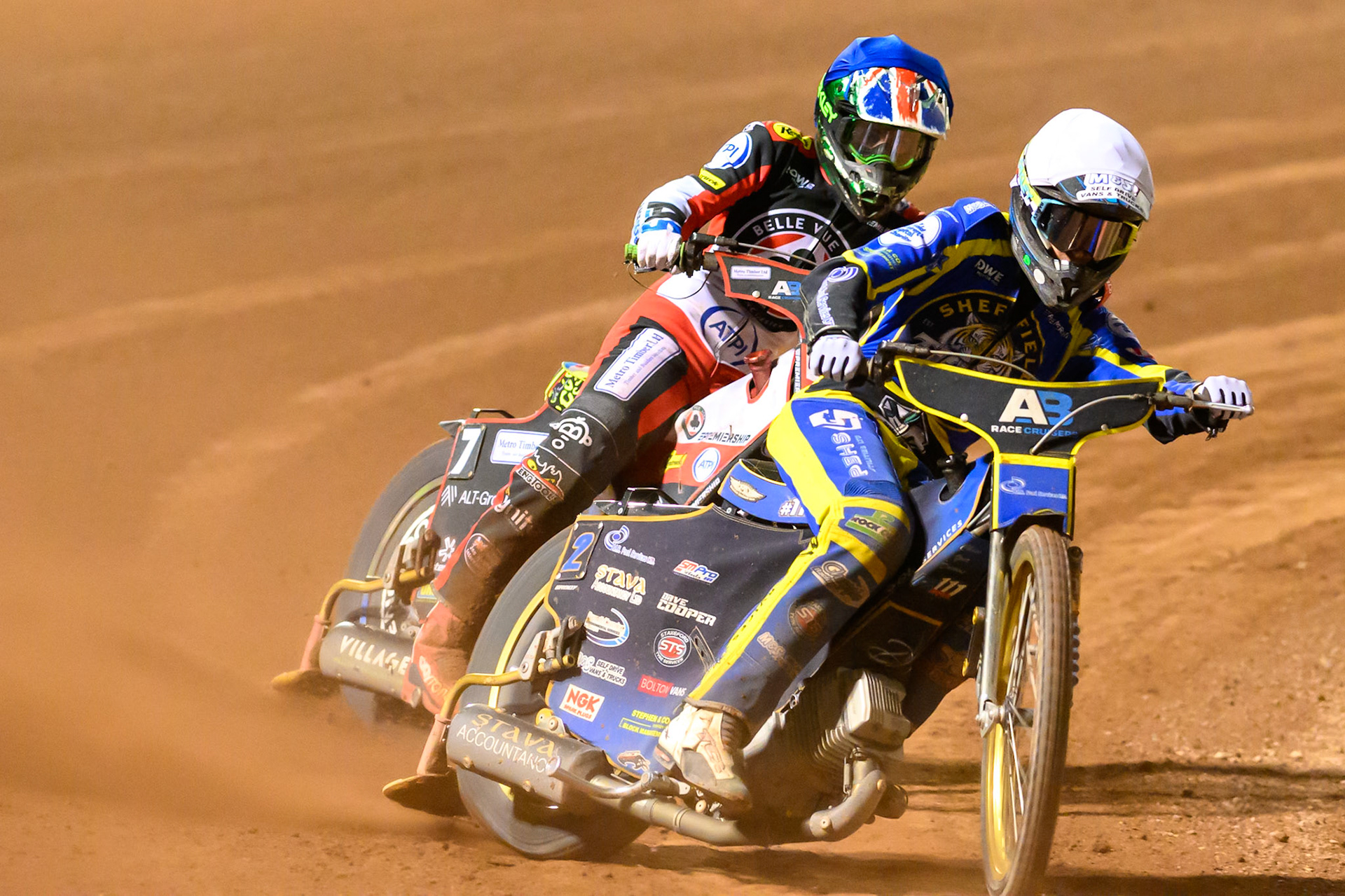 Anders Rowe of Sheffield Tigers in White leading William Cairns of Belle Vue Aces in Blue during the Rowe Motor Oil Premiership match between Belle Vue Aces and Sheffield Tigers at the National Speedway Stadium, Manchester on Monday 14th September 2026. (Photo: Ian Charles | MI News)