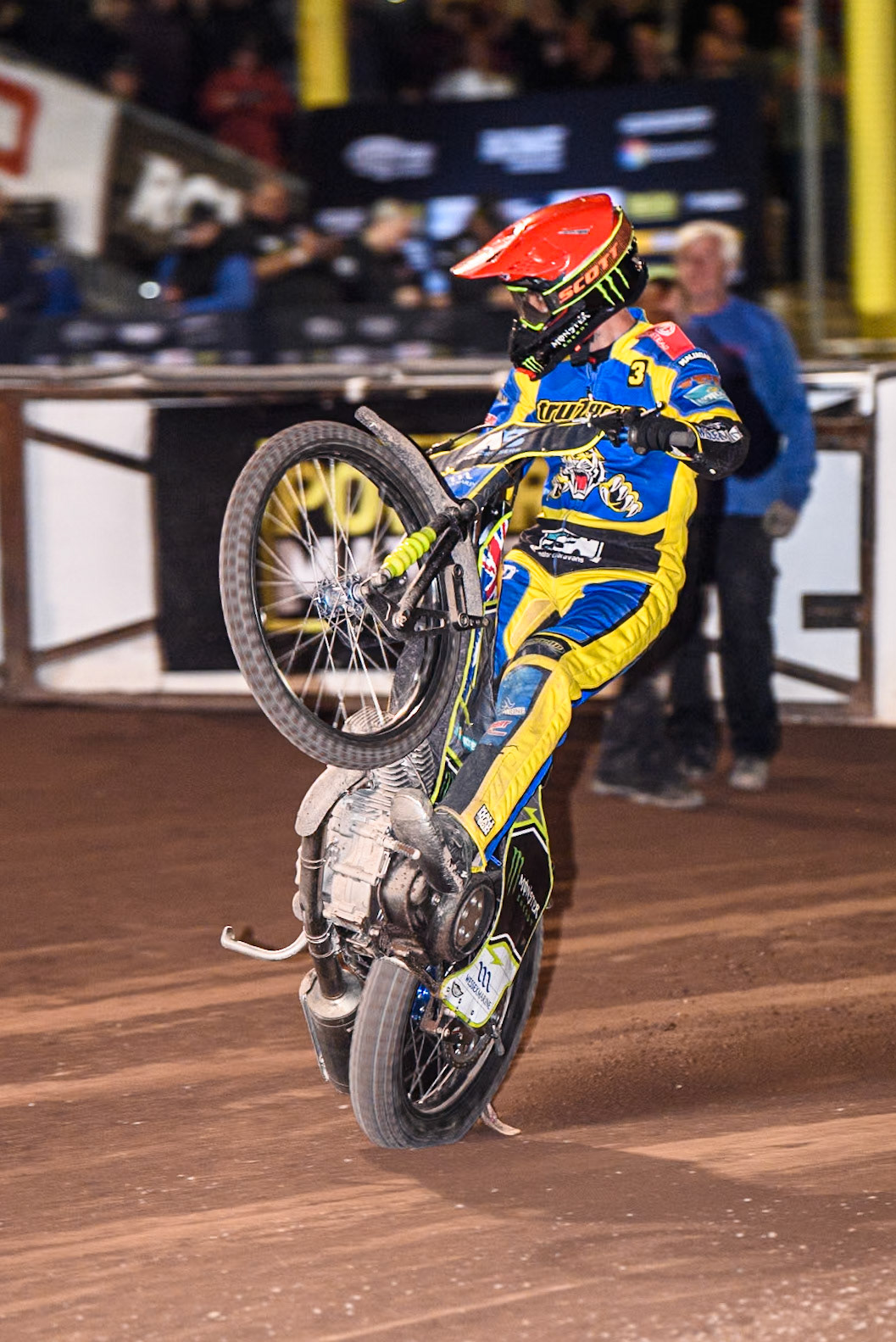 Sheffield Tigers' Chris Holder  celebrates with a wheelie during the Rowe Motor Oil Premiership match between Sheffield Tigers and Belle Vue Aces at Owlerton Stadium, Sheffield on Monday 26th August 2024. (Photo: Ian Charles | MI News)