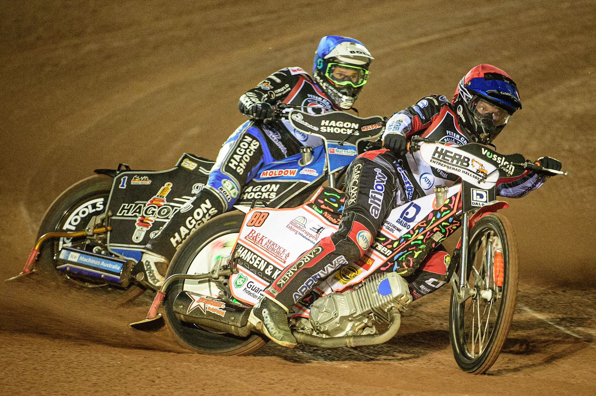 MANCHESTER, UK. MAR 21ST. Nicolai Klindt (Red) leads Jason Doyle (Blue) during the ATPI Peter Craven Memorial Trophy at the National Speedway Stadium, Manchester on Monday 21st March 2022. (Credit: Ian Charles | MI News)
