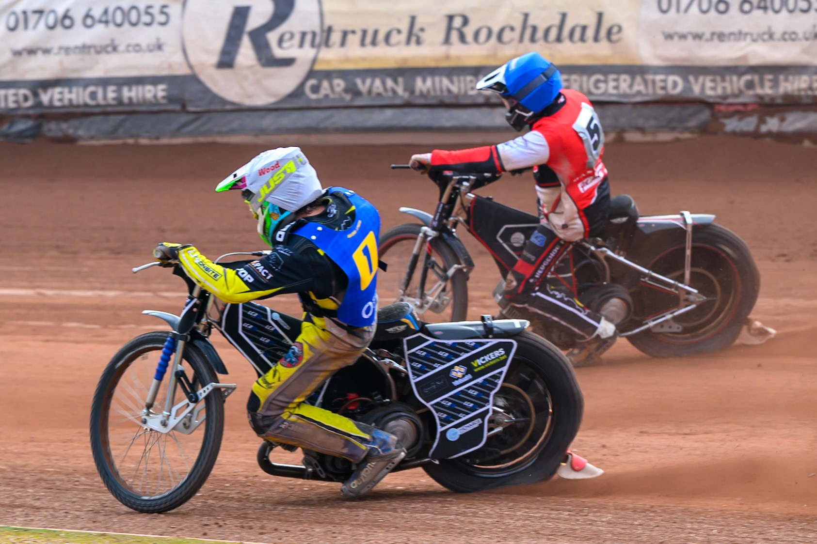 Monarchs' Dayle Wood in White rides inside Belle Vue Colts' Guest Rider Ben Morley in Blue during the WSRA National Development League match between Belle Vue Aces and Edinburgh Academy at the National Speedway Stadium, Manchester on Sunday 12th October 2025. (Photo: Ian Charles | MI News)