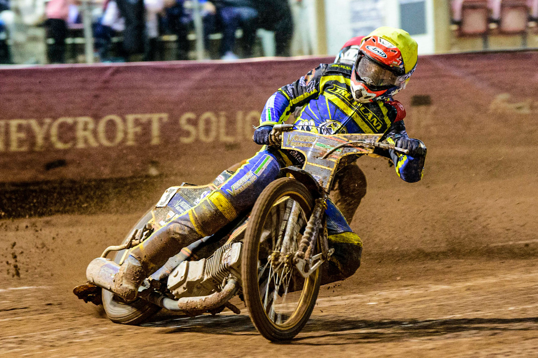 Justin Sedgmen (Yellow) leads Richard Lawson (Red) (partially hidden)  during the Grant Henderson Pairs at the National Speedway Stadium, Manchester on Thursday 27th October 2022. (Credit: Ian Charles | MI NEWS)