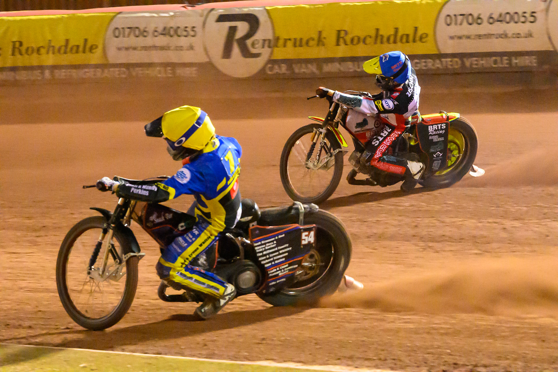 Luke Killeen of Sheffield Tigers in Yellow on the inside of Tate Zischke of Belle Vue Aces in Blue during the Rowe Motor Oil Premiership match between Belle Vue Aces and Sheffield Tigers at the National Speedway Stadium, Manchester on Monday 14th September 2026. (Photo: Ian Charles | MI News)