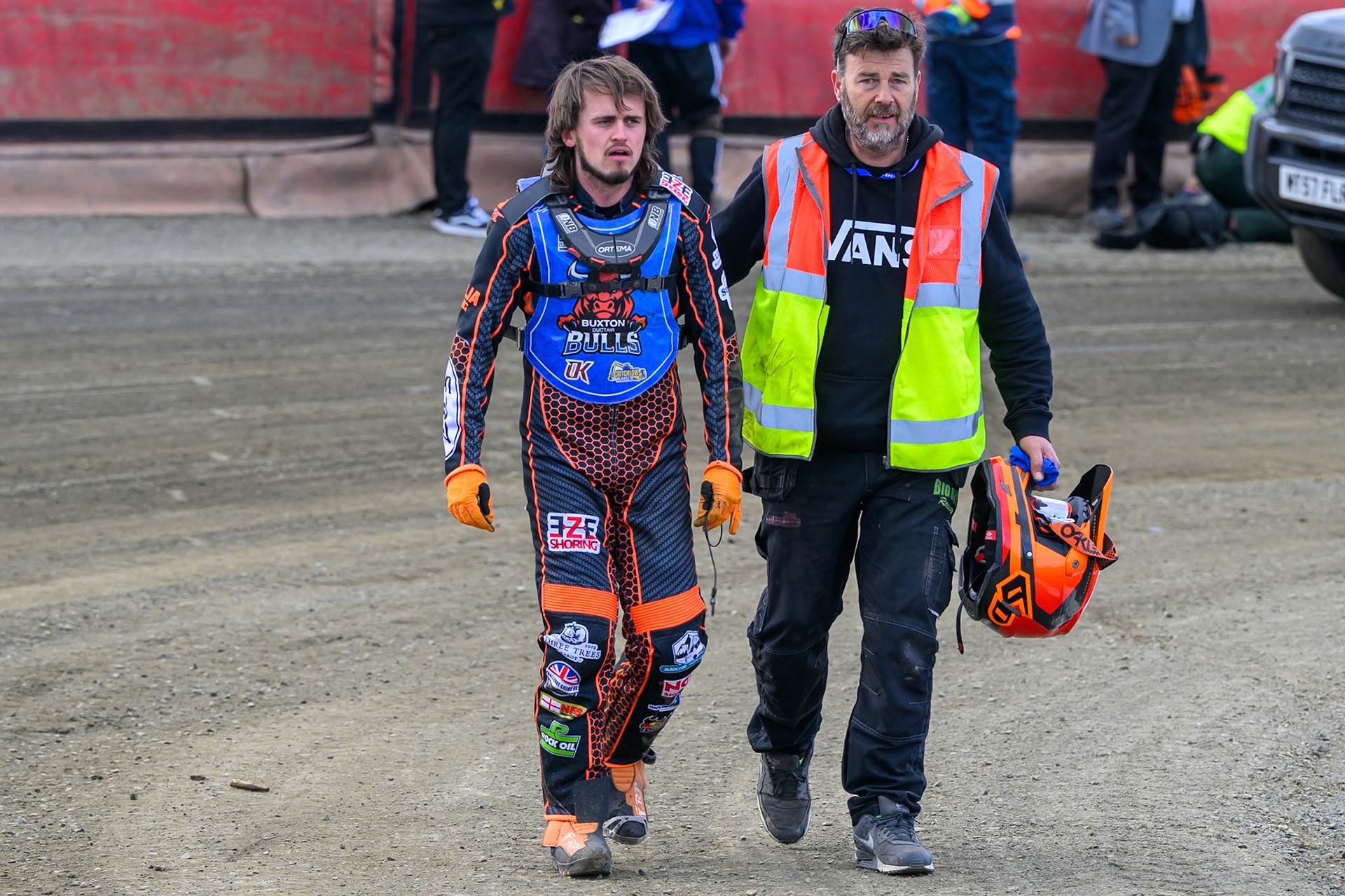 Jack Smith of Buxton Bulls  (Left) is helped back to the pits by a member of the medical team during the  Challenge match between Buxton Bulls and NDL Nomads at Hi-Edge Speedway, Buxton on Sunday 19th April 2026. (Photo: Ian Charles | MI News)