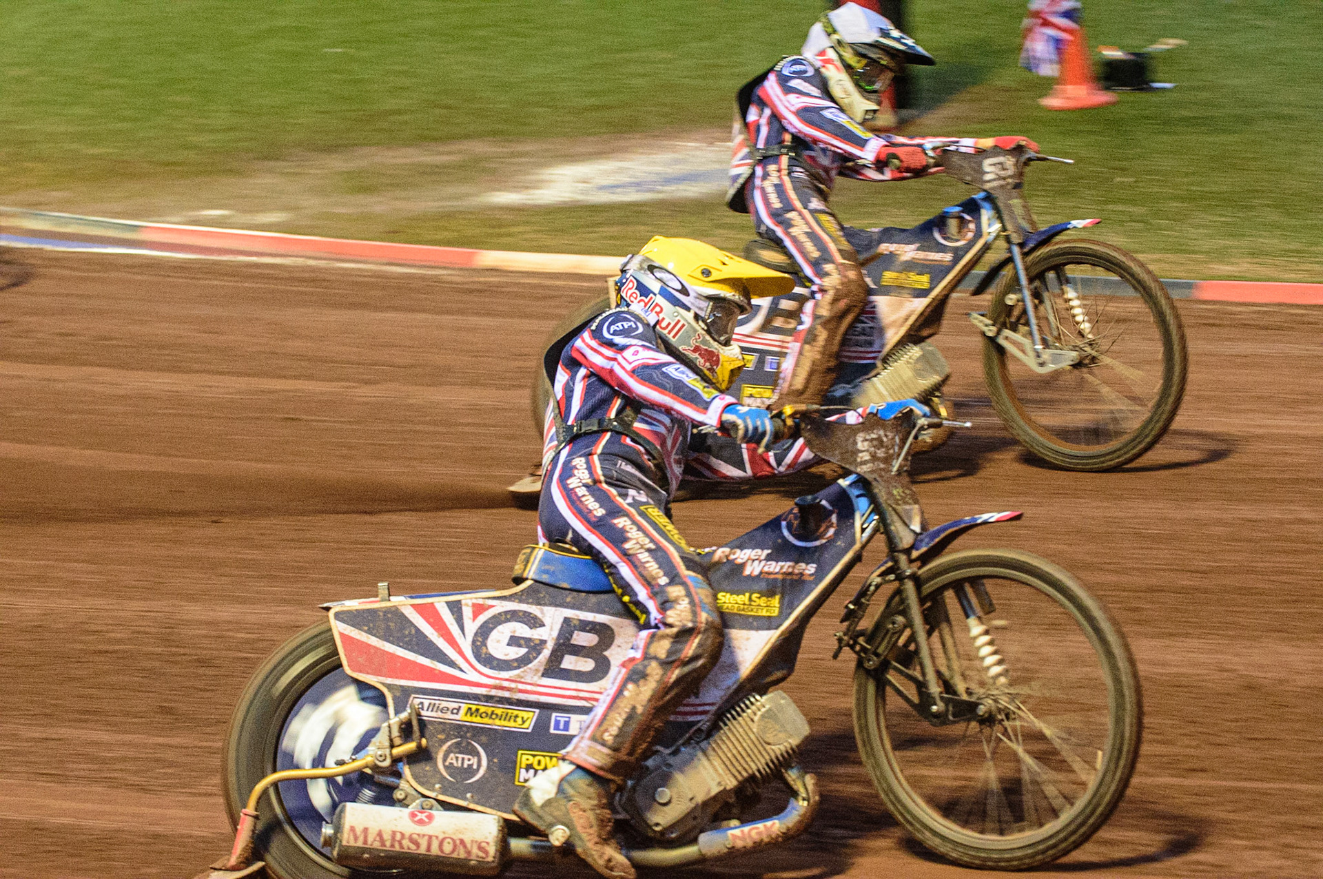 MANCHESTER, UK. OCT 17TH Robert Lambert of Great Britain (Yellow) outside Dan Bewley of Great Britain (White) during the Monster Energy FIM Speedway of Nations at the National Speedway Stadium, Manchester on Sunday  17th October 2021. (Credit: Ian Charles | MI News)