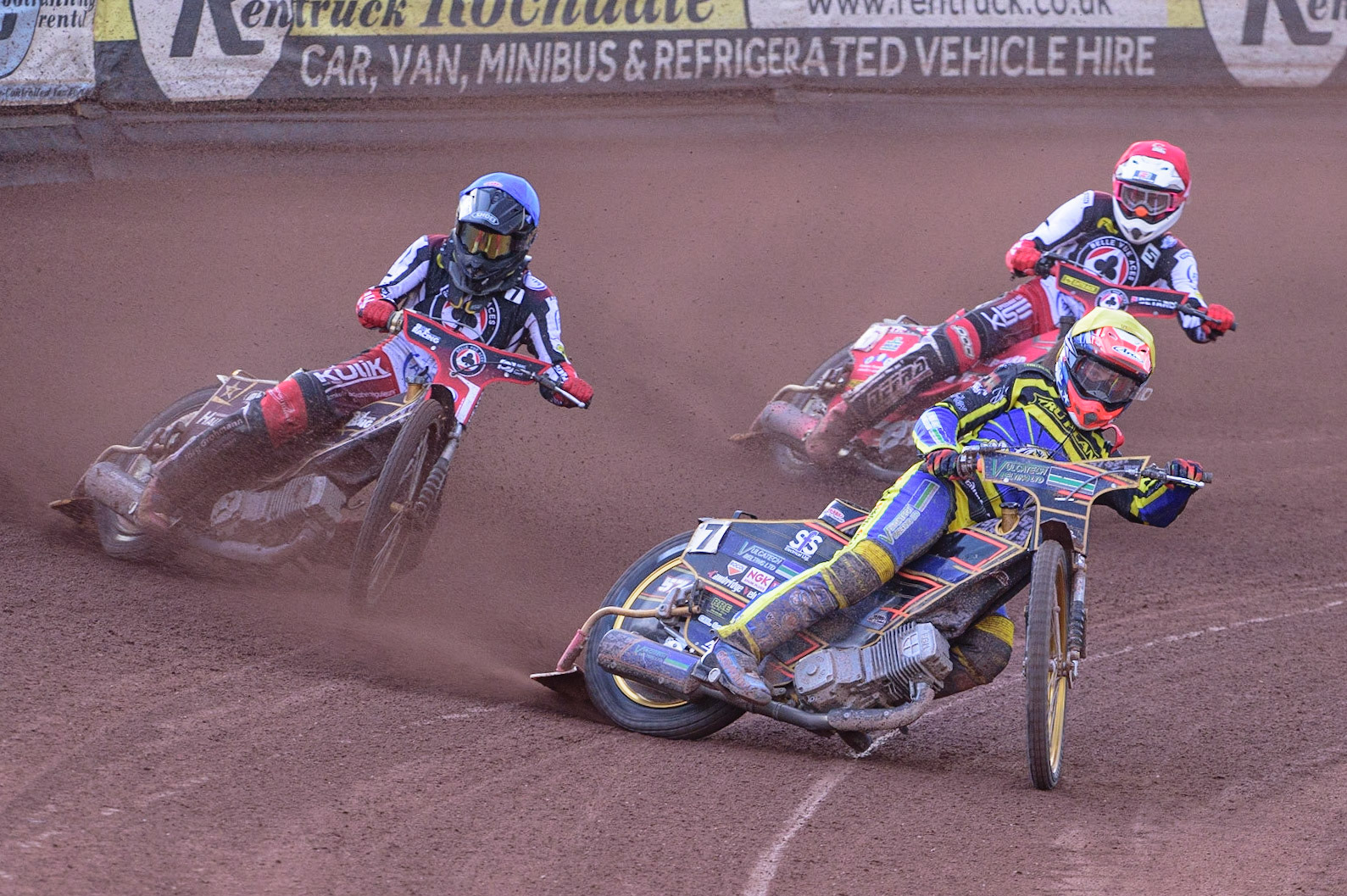 MANCHESTER, UK. JUL 5TH  Connor Mountain  (Yellow) leads Norick Blodorn  (Blue) and Max Fricke  (Red)  during the SGB Premiership match between Belle Vue Aces and Sheffield Tigers at the National Speedway Stadium, Manchester on Tuesday 5th July 2022. (Credit: Ian Charles | MI News)