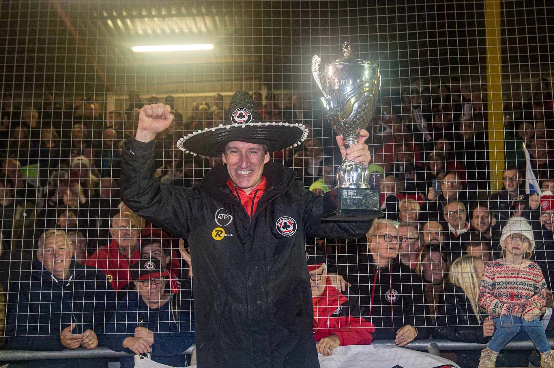 Mark Lemon  with the trophy during the SGB Premiership Grand Final 2nd Leg between Sheffield Tigers and Belle Vue Aces at Owlerton Stadium, Sheffield on Thursday 13th October 2022. (Credit: Ian Charles | MI News)