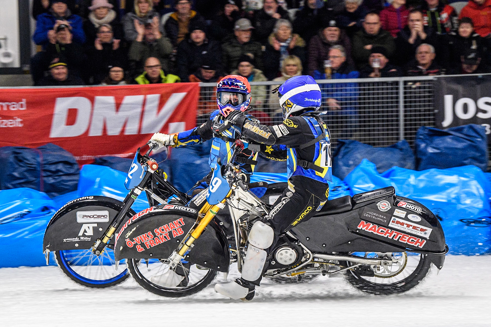 Martin Haarahiltunen (199) of Sweden in Blue congratulates Niclas Svensson (192) of Sweden after his win during the Ice Speedway Gladiators World Championship Final 1 at Max-Aicher-Arena, Inzell on Saturday 15th March 2025. (Photo: Ian Charles | MI News)