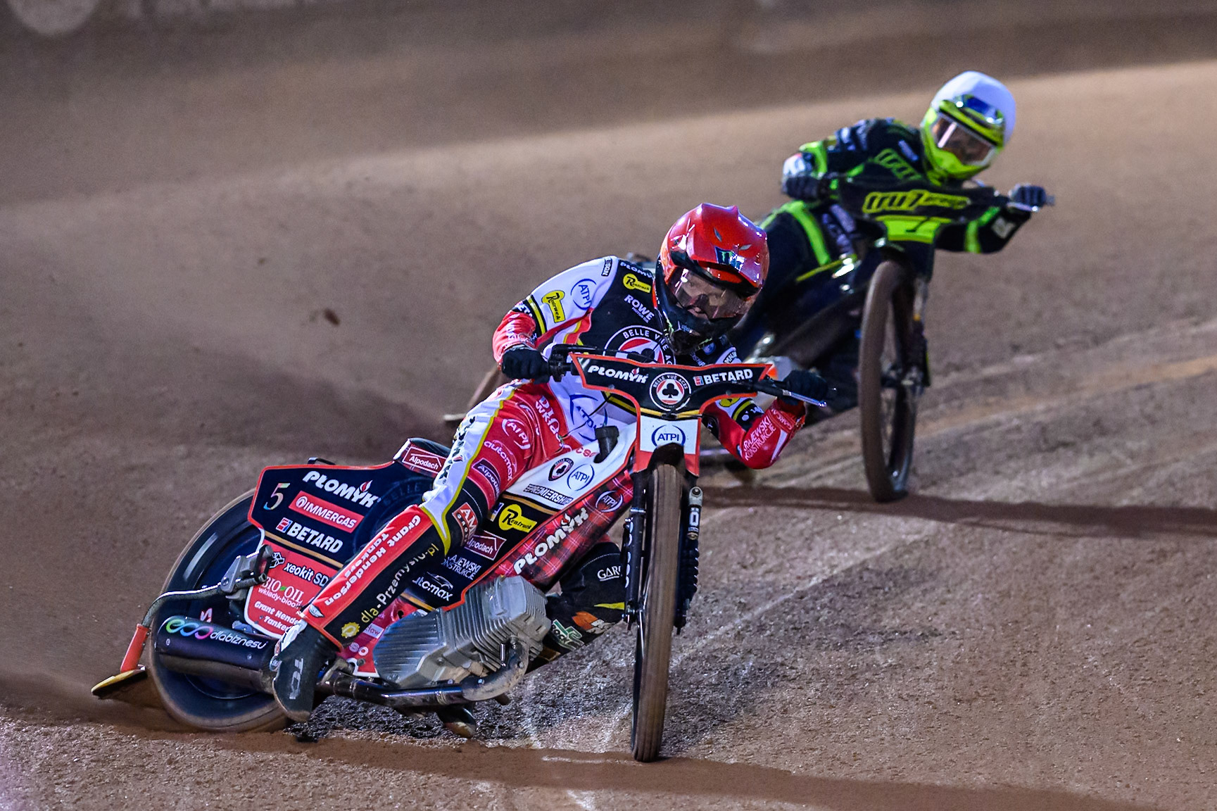 Dan Bewley of Belle Vue Aces  in Red leading Tom Brennan of Ipswich Witches  in White during the Rowe Motor Oil Premiership Play Off Semi Final 1 (1st Leg)  between Belle Vue Aces and Ipswich Witches at the National Speedway Stadium, Manchester on Monday 8th September 2025. (Photo: Ian Charles | MI News)