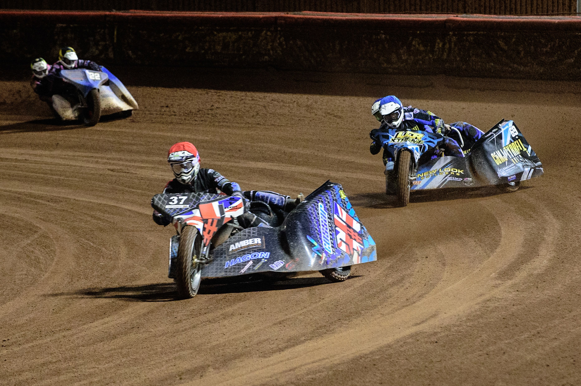 MANCHESTER, UK. OCT 30TH   Mark Cossar &amp; Gareth Williams  (Red) leads Matt Tyrell &amp; Liam Brown  (Blue) and Will Penfold &amp; Ricky Pay  (Yellow) in the Sidecar Final during the Manchester Masters Sidecar Speedway and Flat Track Racing at the National Speedway Stadium, Manchester on Saturday 30th October 2021. (Credit: Ian Charles | MI News)