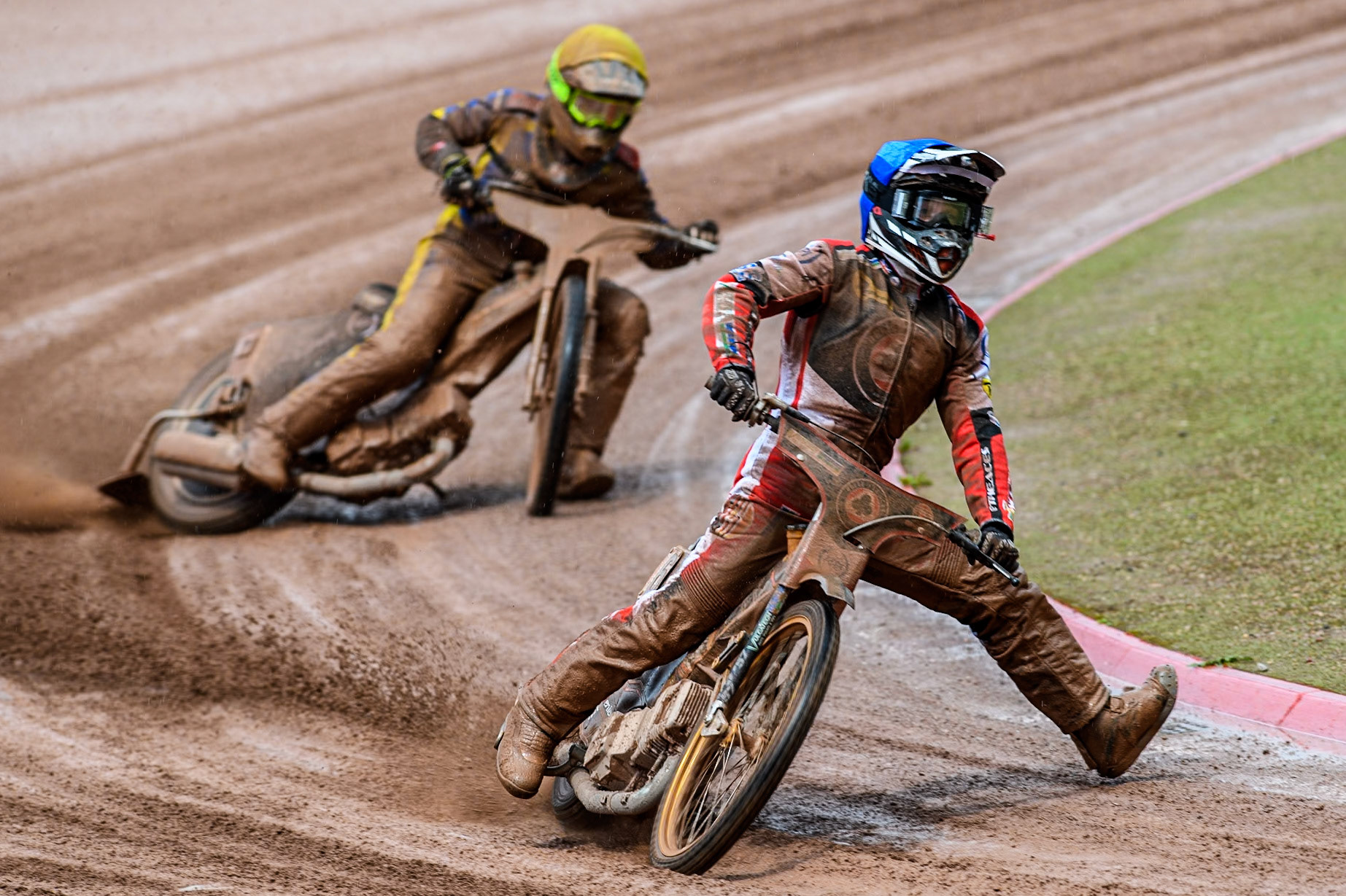 Belle Vue Aces' Connor Mountain in Blue loses traction ahead of Sheffield Tigers' Dan Gilkes in Yellow during the Rowe Motor Oil Premiership match between Belle Vue Aces and Sheffield Tigers at the National Speedway Stadium, Manchester on Monday 27th May 2024. (Photo: Ian Charles | MI News)