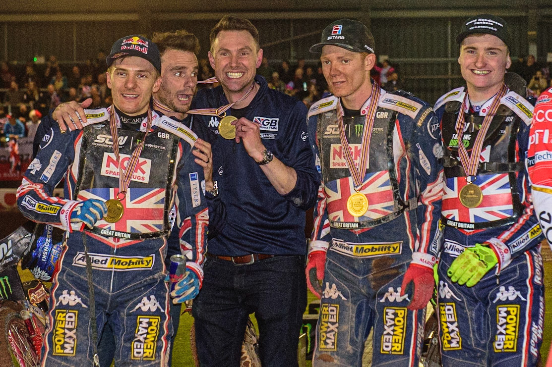 MANCHESTER, UK. OCT 17TH Great Britain - Speedway of Nations champions (l-r) Robert Lambert, Ollie Allen (Manager), Simon Stead (Manager) Dan Bewley and Tom Brennan during the Monster Energy FIM Speedway of Nations at the National Speedway Stadium, Manchester on Sunday  17th October 2021. (Credit: Ian Charles | MI News)