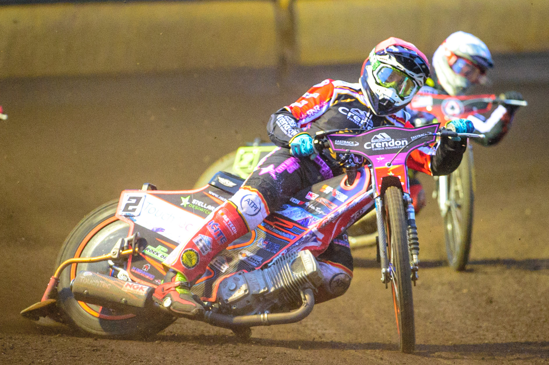 PETERBOROUGH, UK. MAY 9TH Scott Nicholls  (Red) leads Jye Etheridge  (White)  during the SGB Premiership match between Peterborough Panthers and Belle Vue Aces at East of England Showground, Peterborough on Monday 9th May 2022. (Credit: Ian Charles | MI News)