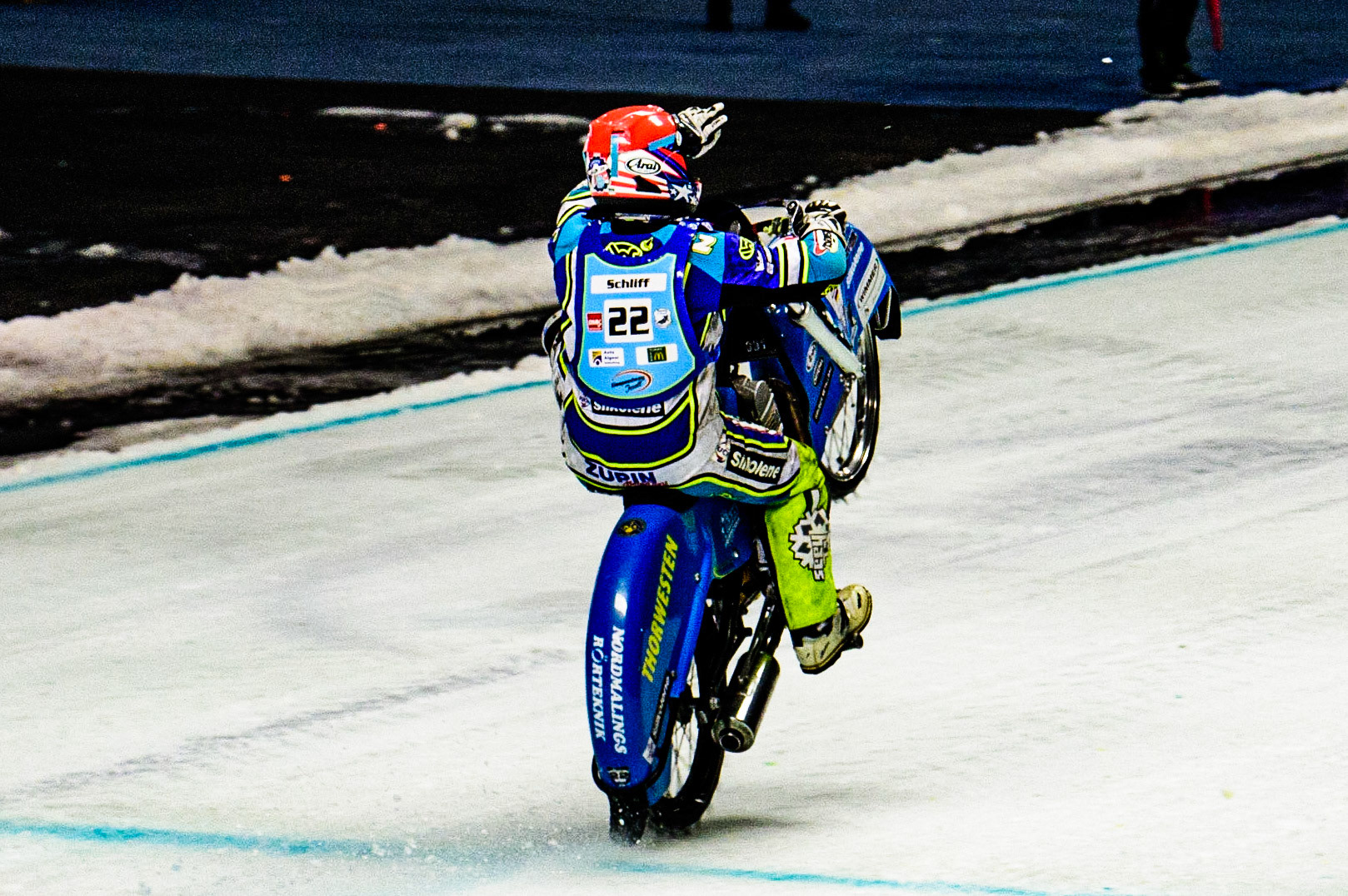 Günther Bauer waves to the crowd on his last lap during the Race of Legends at the Max-Aicher-Arena, Inzell on Friday 17th March 2023. (Photo: Ian Charles | MI News)