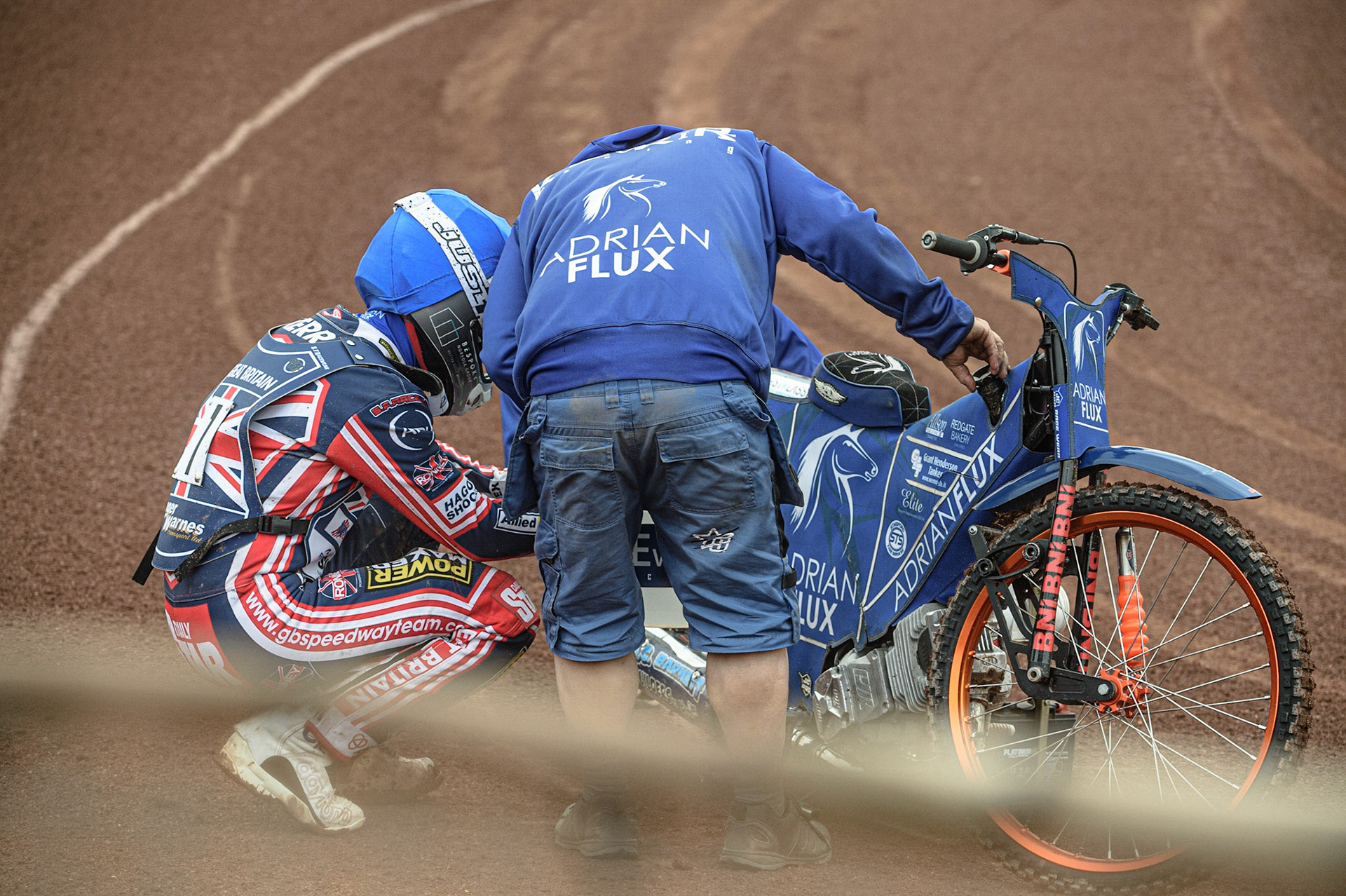 GLASGOW, UK. JUNE 19TH.  Lewis Kerr (Great Britain) and mechanic check the machine during the FIM Speedway Grand Prix Qualifying Round at the Peugeot Ashfield Stadium, Glasgow on Saturday 19th June 2021. (Credit: Ian Charles | MI News)