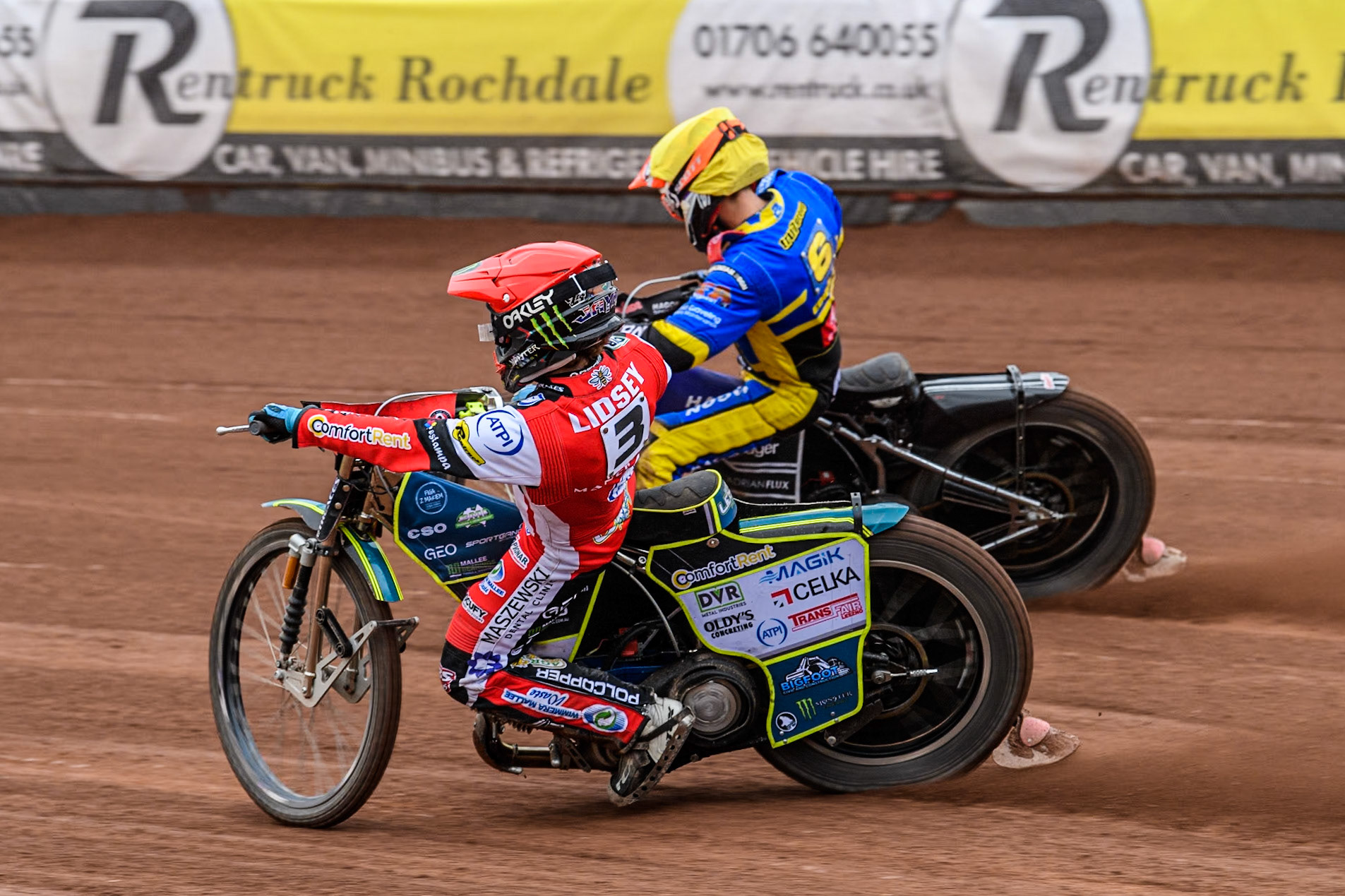 Sheffield Tigers' Jason Edwards (Yellow) outside Belle Vue ATPI Aces Jaimon Lidsey (Red) during the Rowe Motor Oil Premiership KO Cup Quarter Final 1st Leg between Belle Vue Aces and Sheffield Tigers at the National Speedway Stadium, Manchester on Monday 1st April 2024. (Photo: Ian Charles | MI News)
