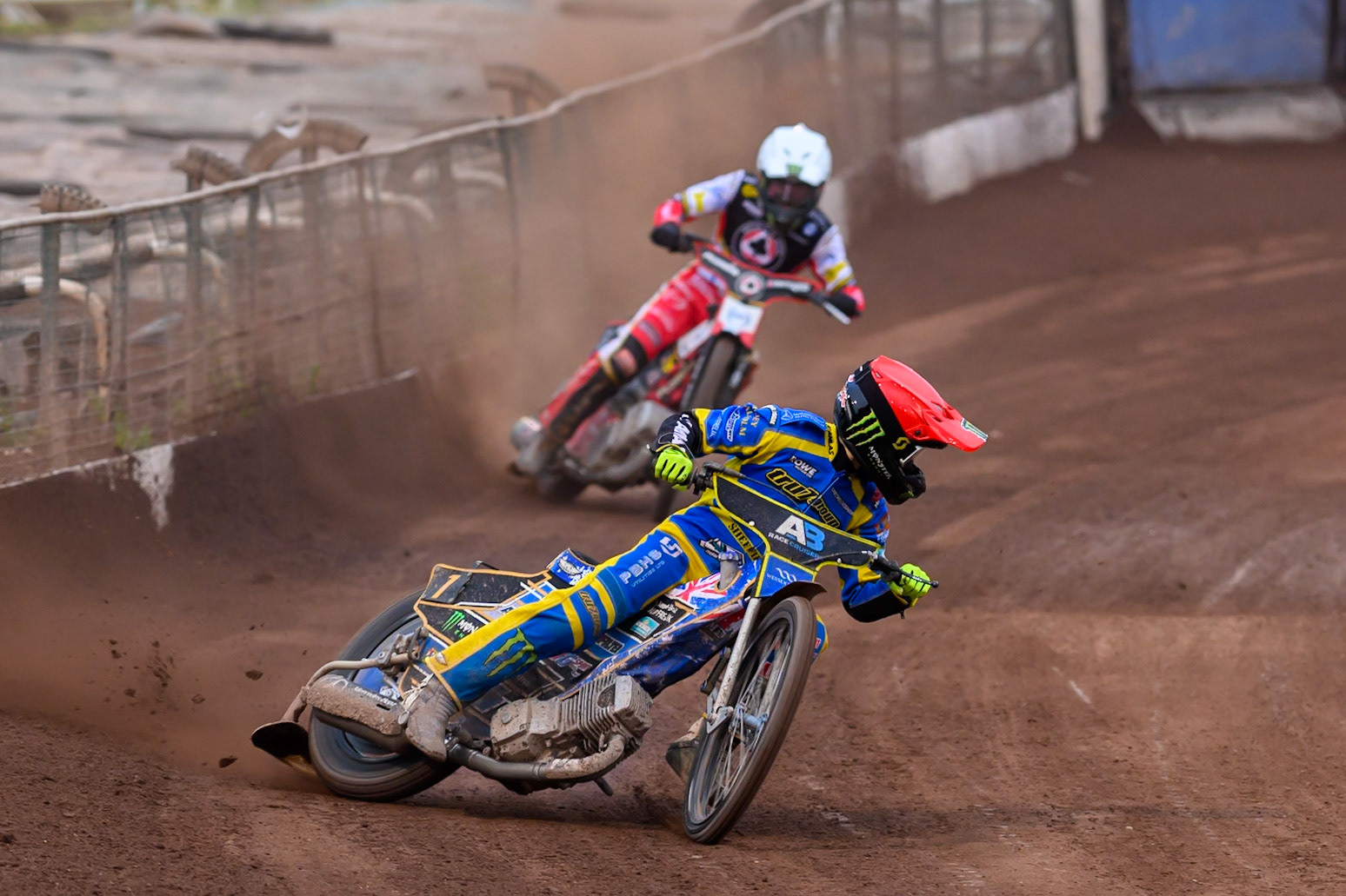 Jack Holder of Sheffield Tigers  in Red leading Dan Bewley of Belle Vue Aces   in White during the Rowe Motor Oil Premiership match between Sheffield Tigers and Belle Vue Aces at Owlerton Stadium, Sheffield on Monday 11th August 2025. (Photo: Ian Charles | MI News)