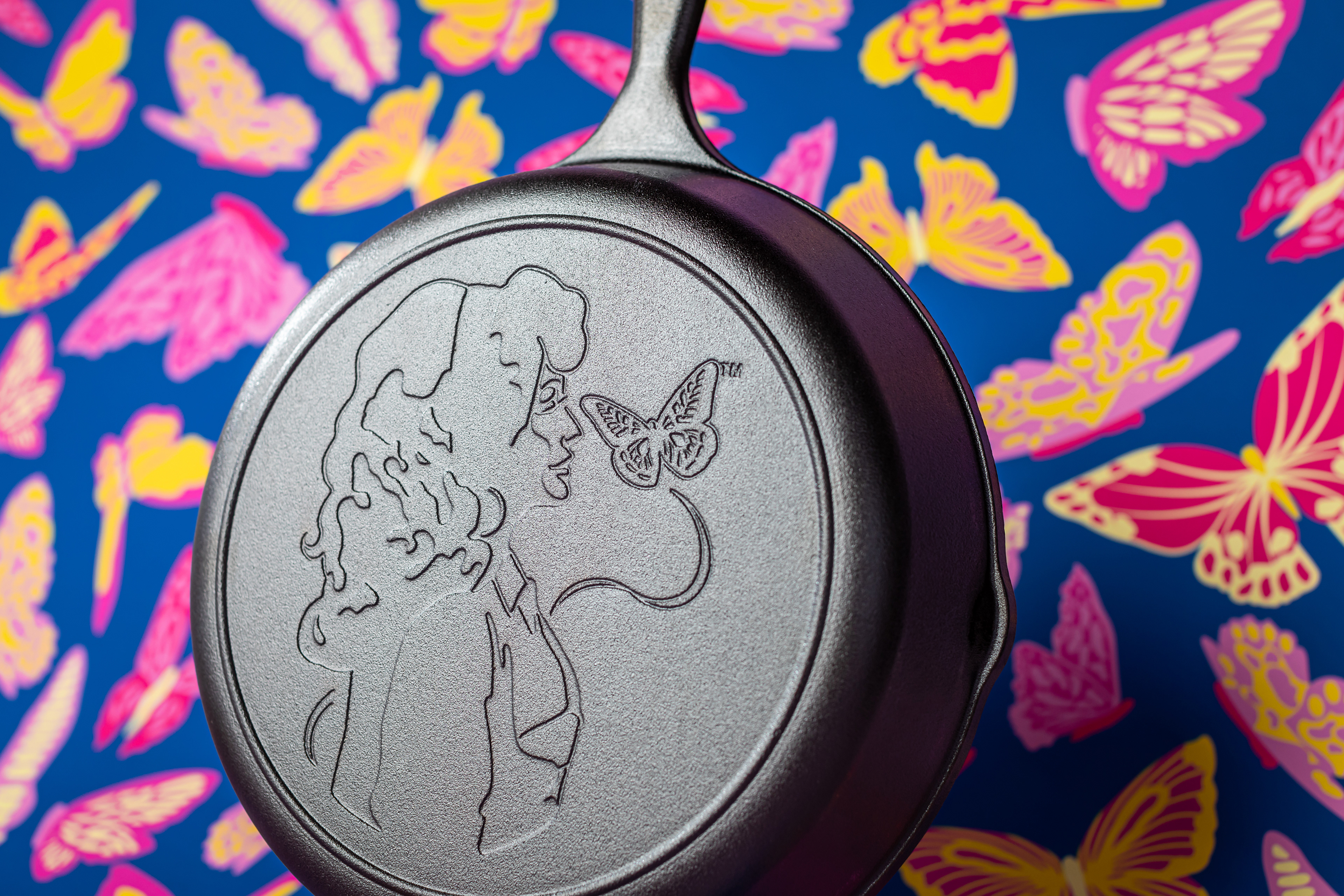 Dolly Parton side profile skillet design