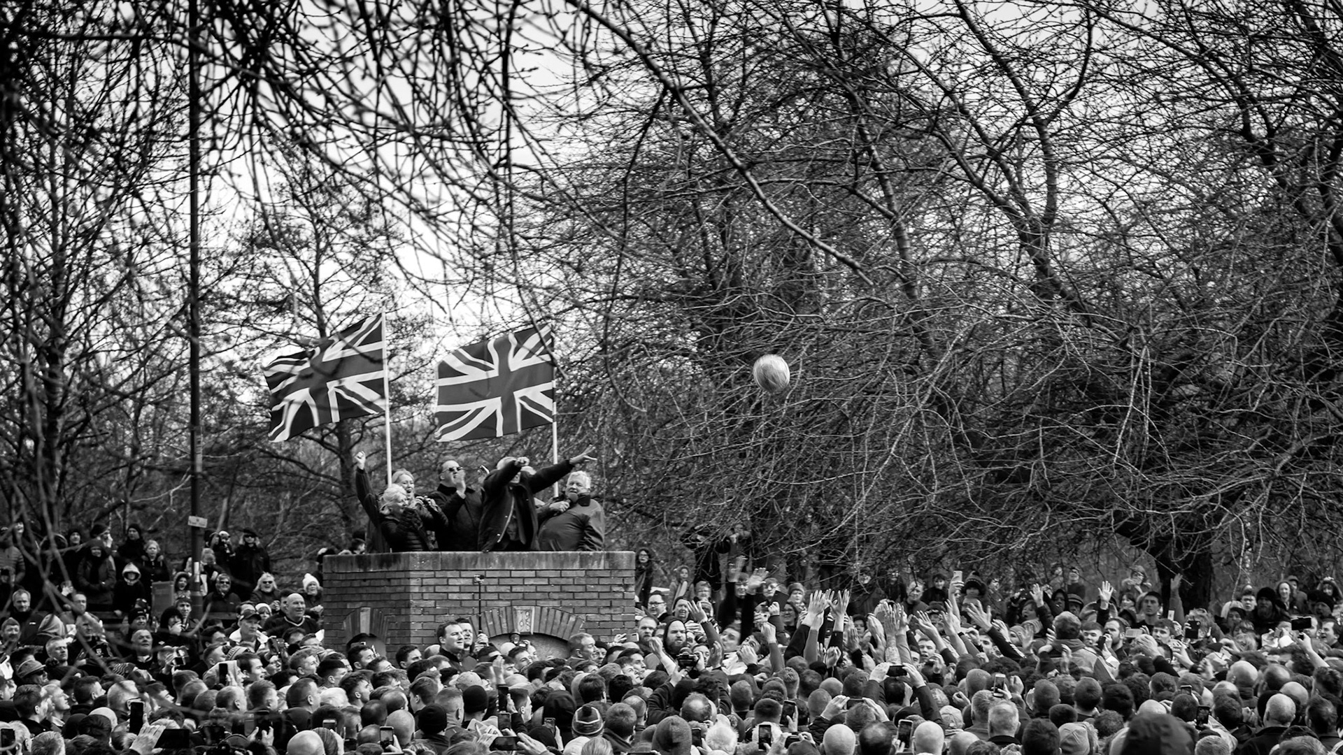 Kick Off - Black &amp; White