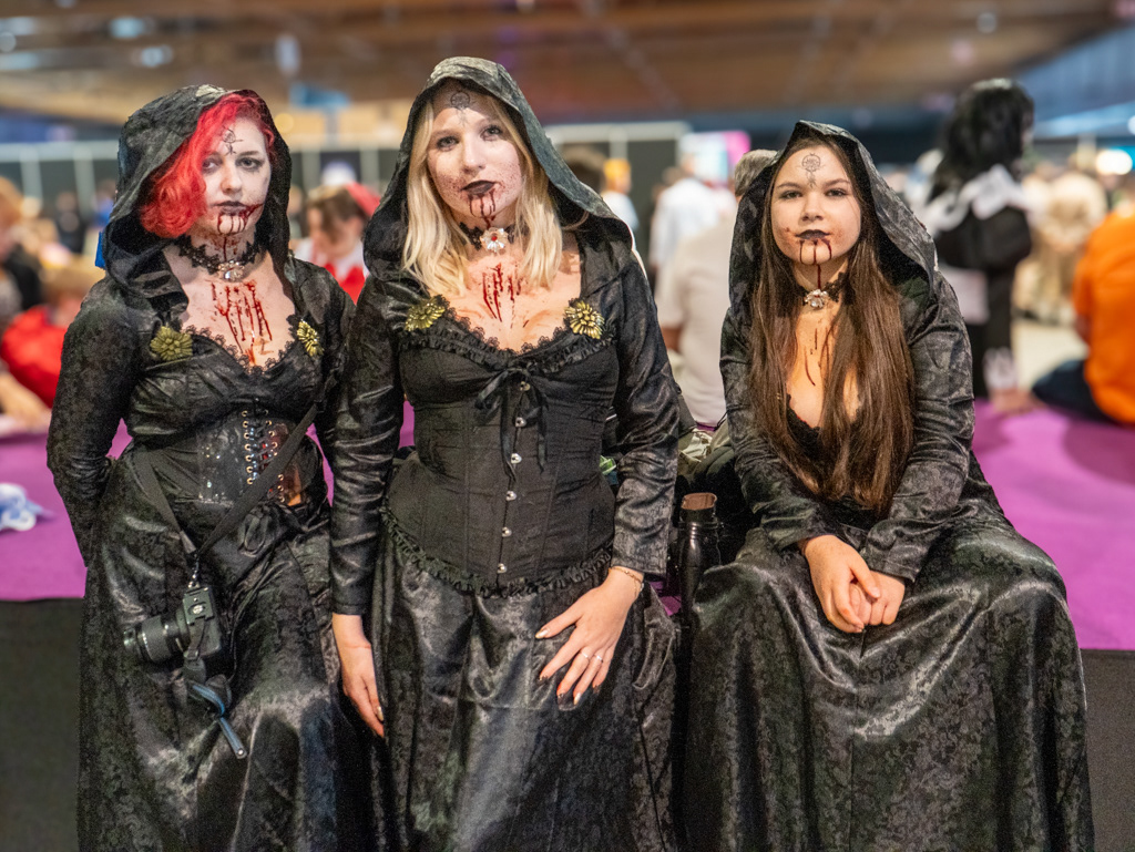 The Sisters Dimitrescu with ash_cosplay,  Llou_2.6,  jrs_lou