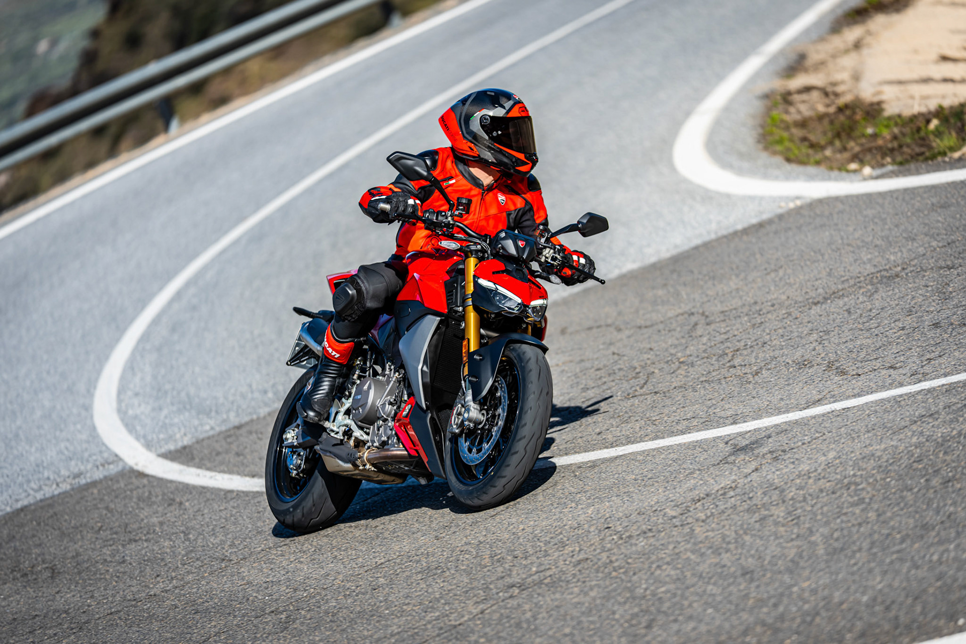 PRESS LAUNCH DUCATI STREETFIGHTER V2 - 2025