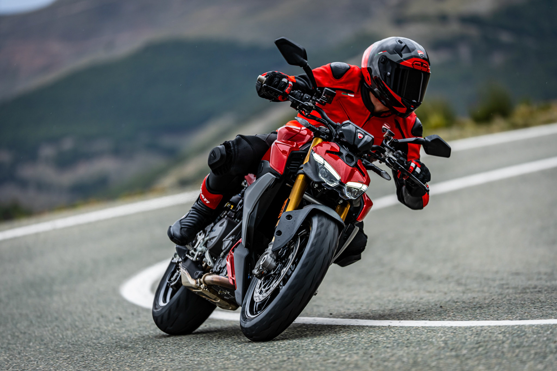 PRESS LAUNCH DUCATI STREETFIGHTER V2 - 2025