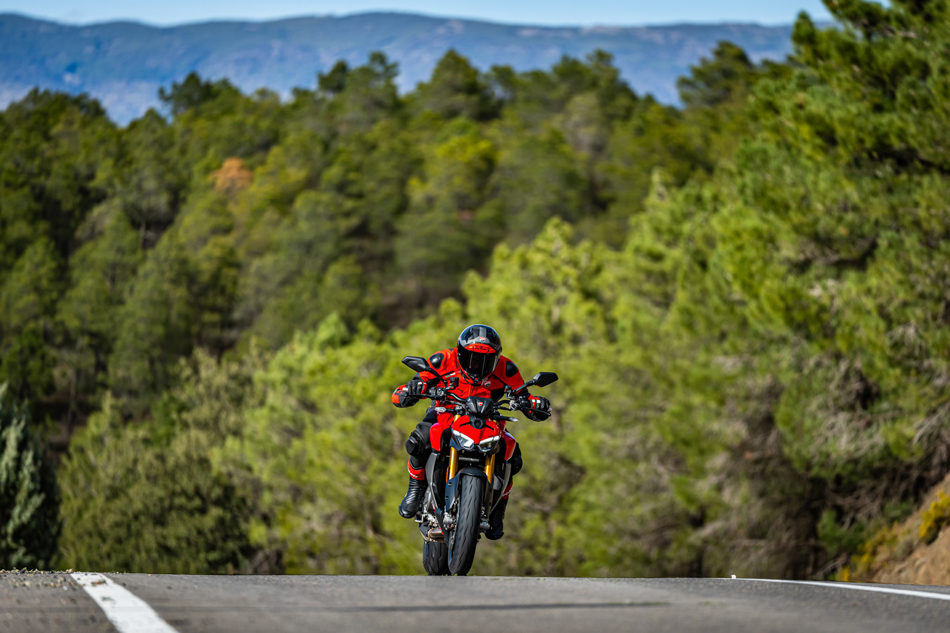 PRESS LAUNCH DUCATI STREETFIGHTER V2 - 2025
