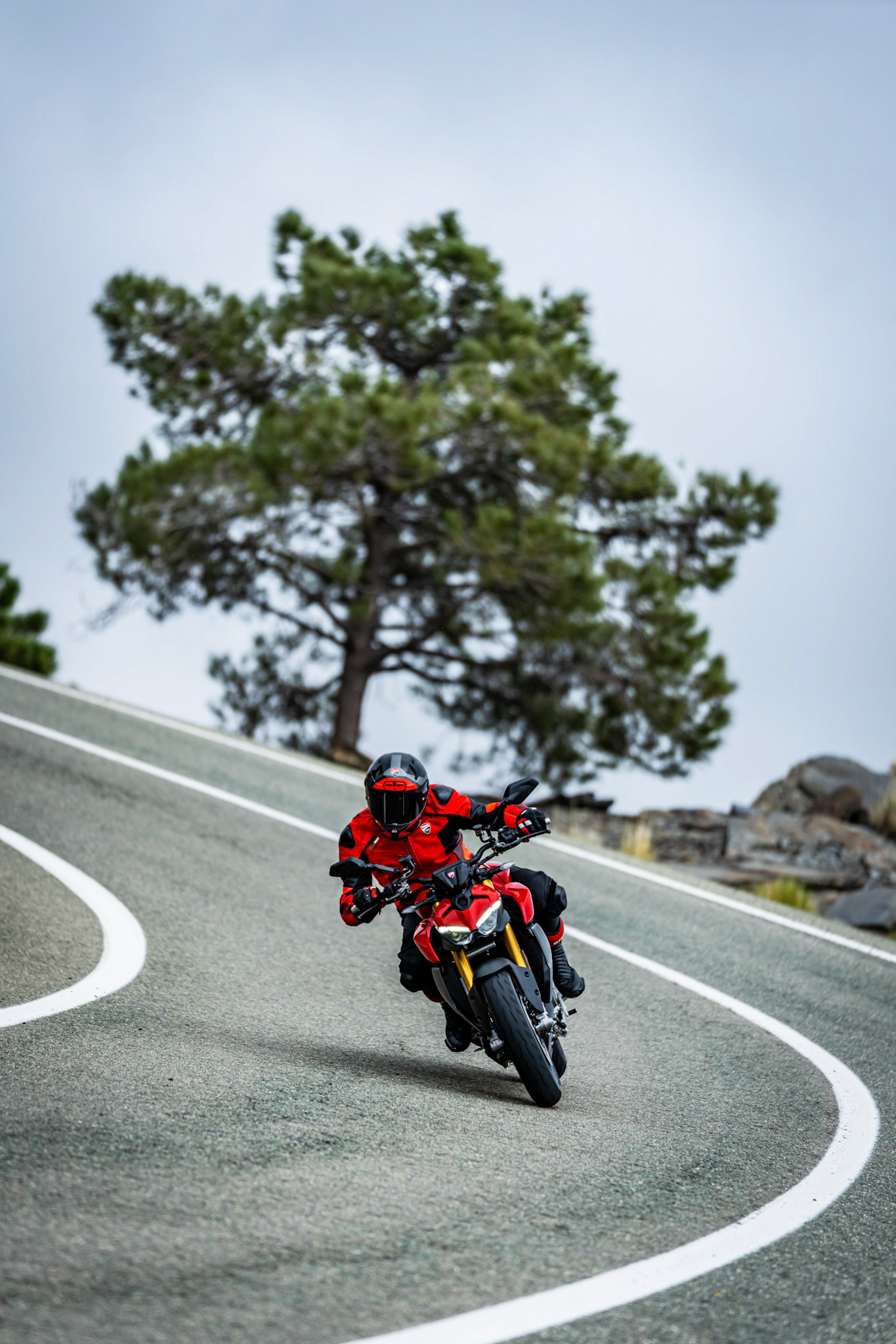 PRESS LAUNCH DUCATI STREETFIGHTER V2 - 2025