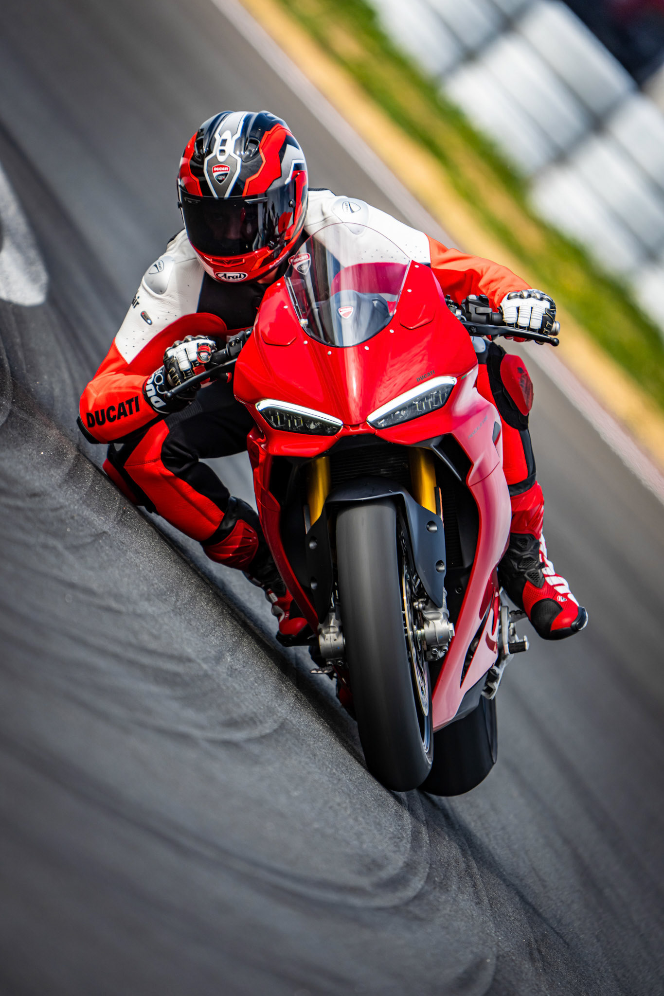 PRESS LAUNCH DUCATI PANIGALE V2 - 2025