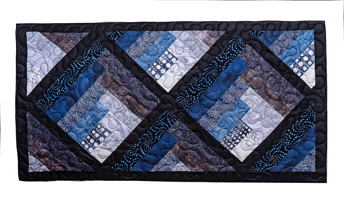 Pillow sham with Simple Meander pattern