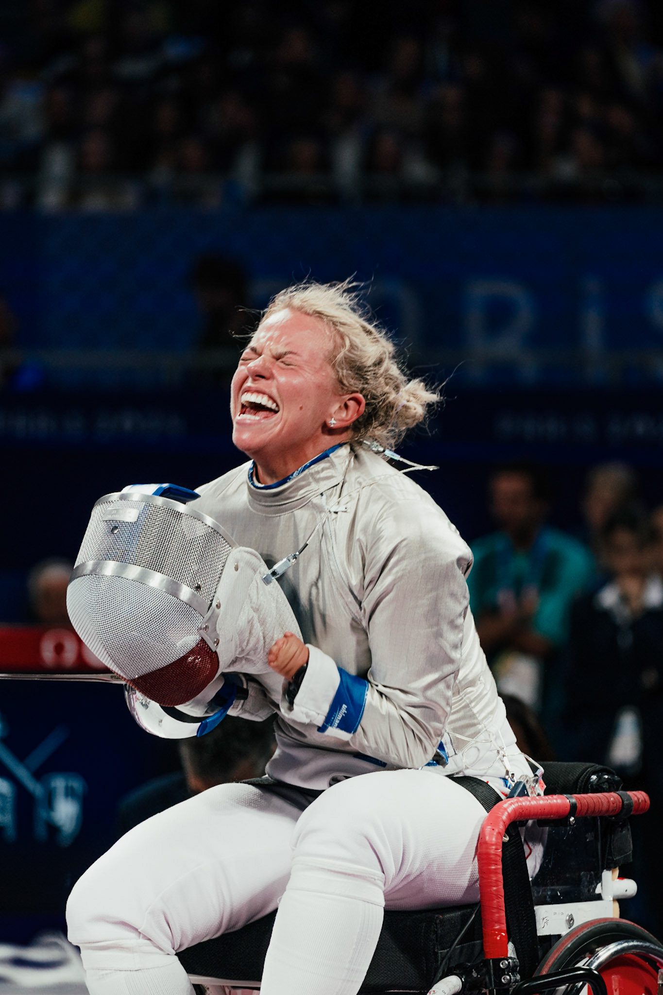 Kinga Dróżdż, escrimeuse Polonaise après sa victoire pour la médaille de bronze en sabre au x jeux paralympiques de Paris 2024
