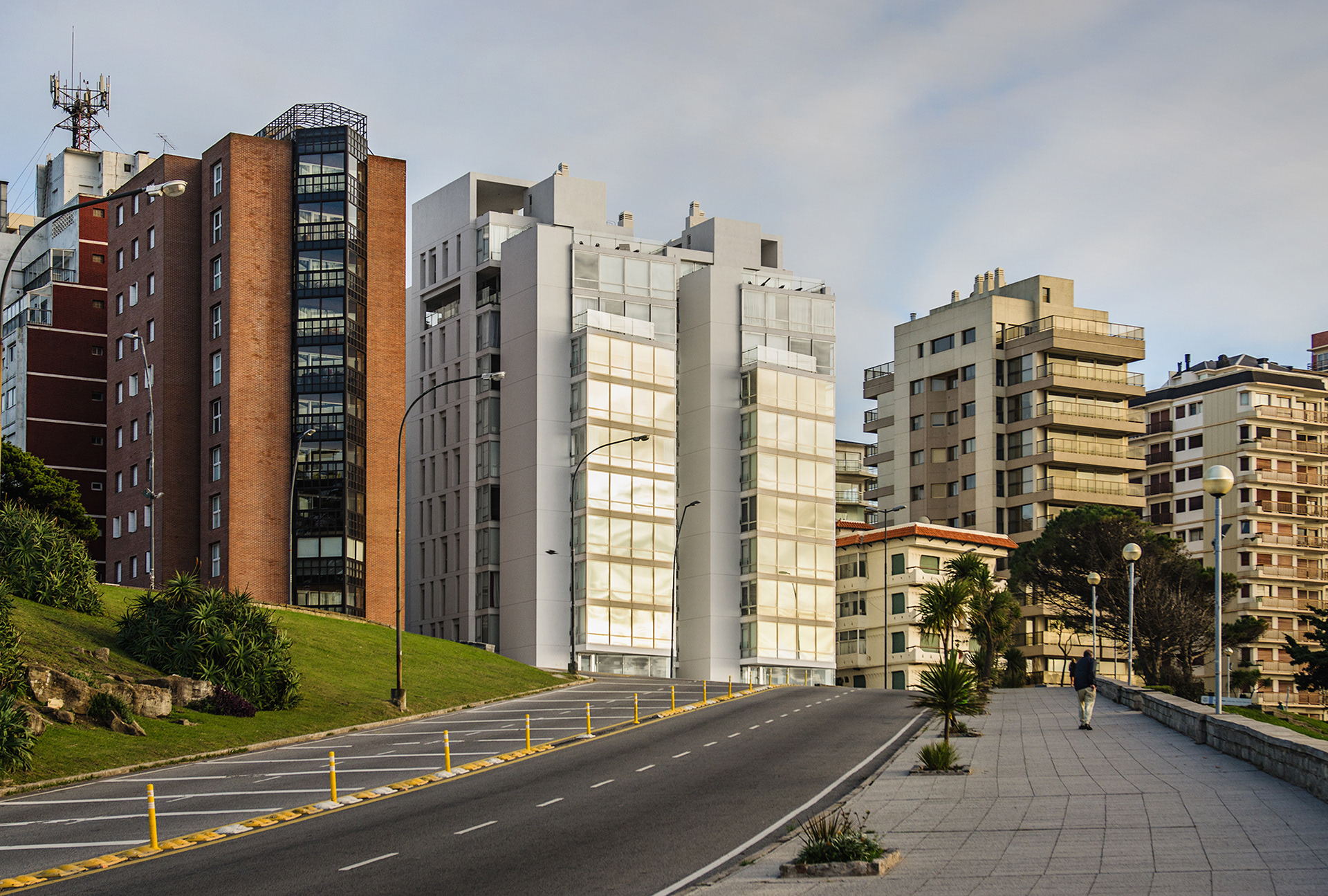 Fotografías del edificio Vistas de Playa Grande realizadas en la ciudad de Mar del Plata por el fotógrafo Sebastián Vecchi
