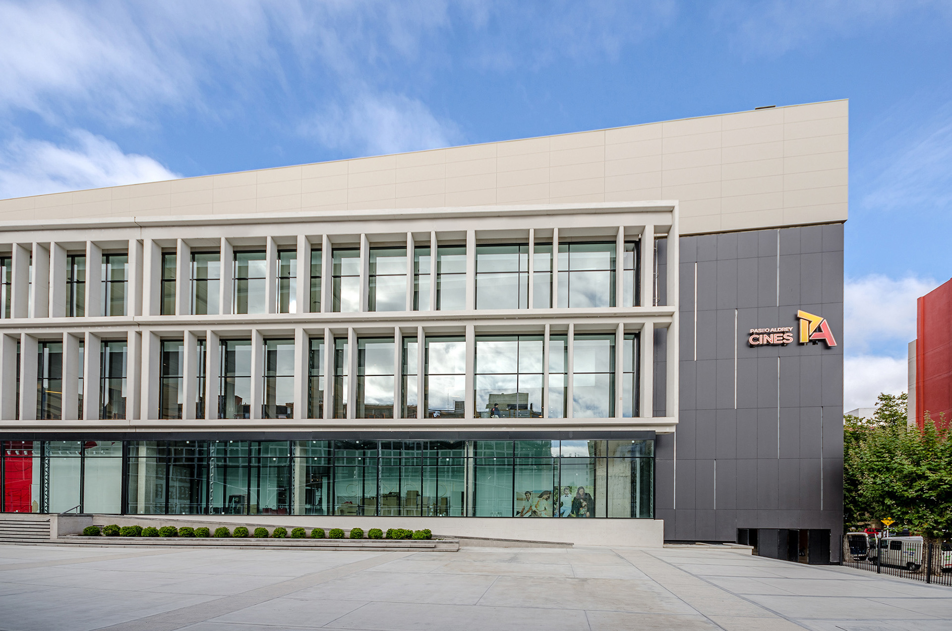 Fotografías del Paseo Aldrey realizadas en la ciudad de Mar del Plata por el fotógrafo Sebastián Vecchi para Urbatek Porcelanosa