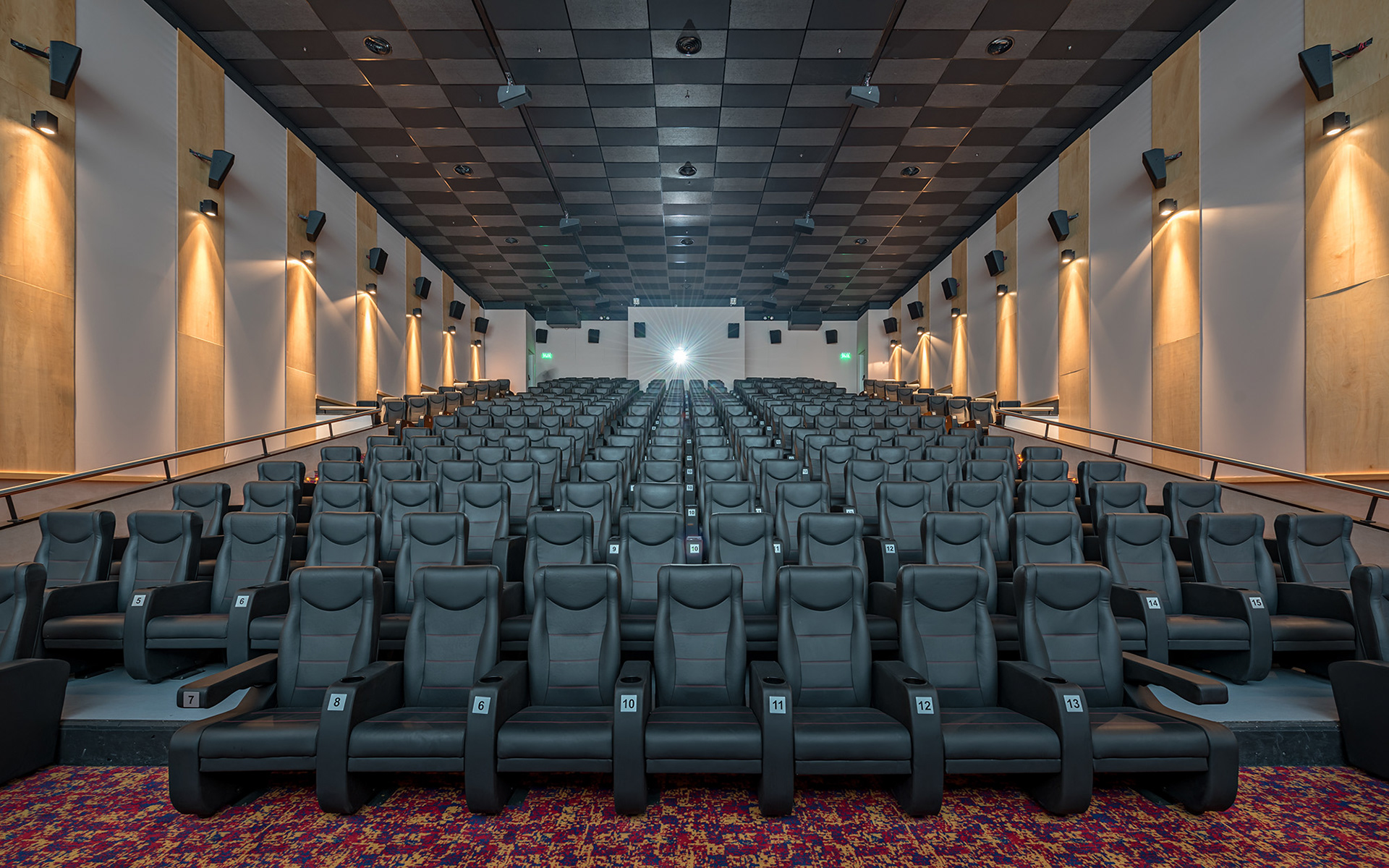 Fotografías de las salas de cine del Paseo Aldrey realizadas en la ciudad de Mar del Plata por el fotógrafo Sebastián Vecchi